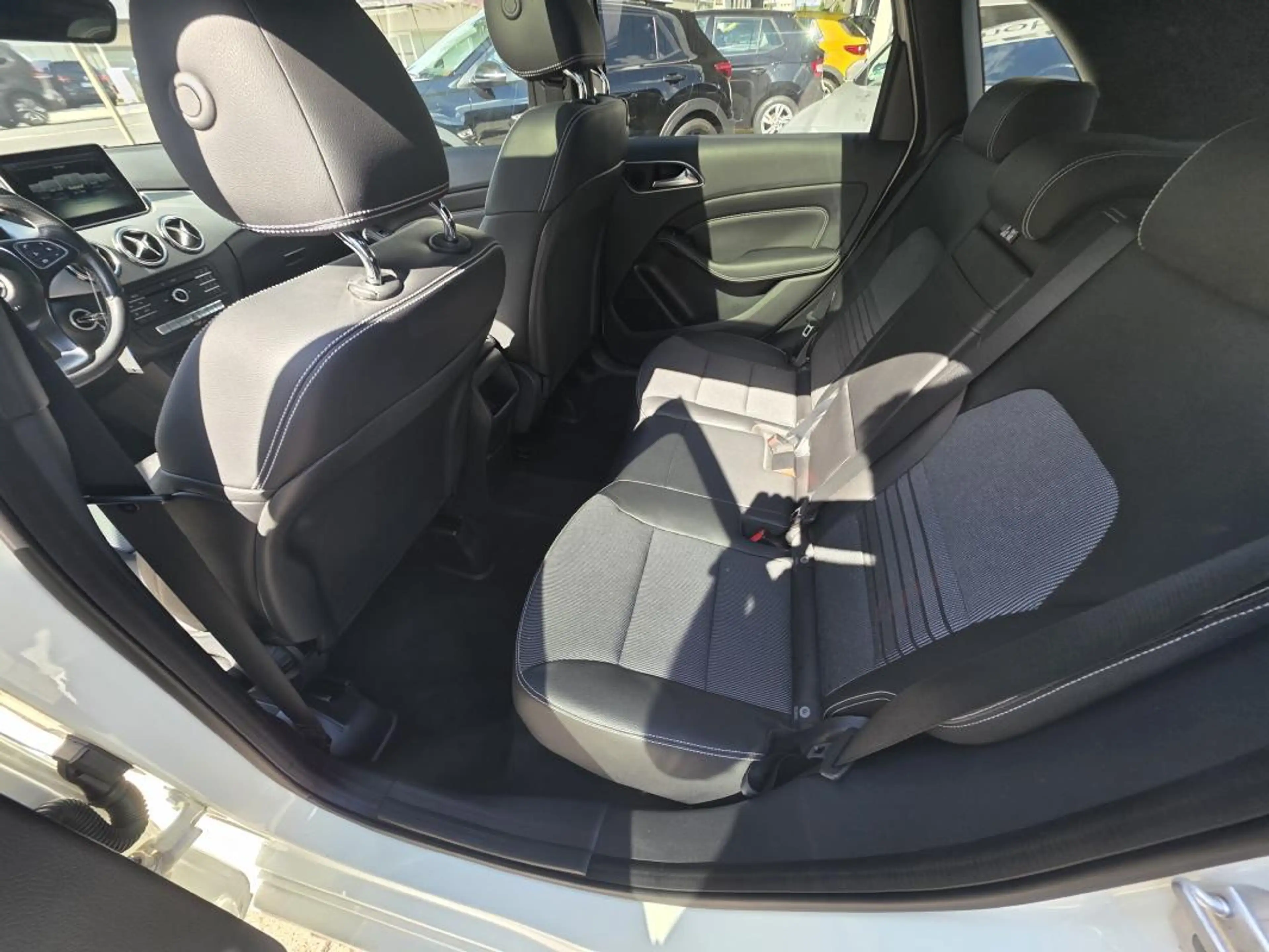 Mercedes-Benz B 180 (246.242) — photo 15