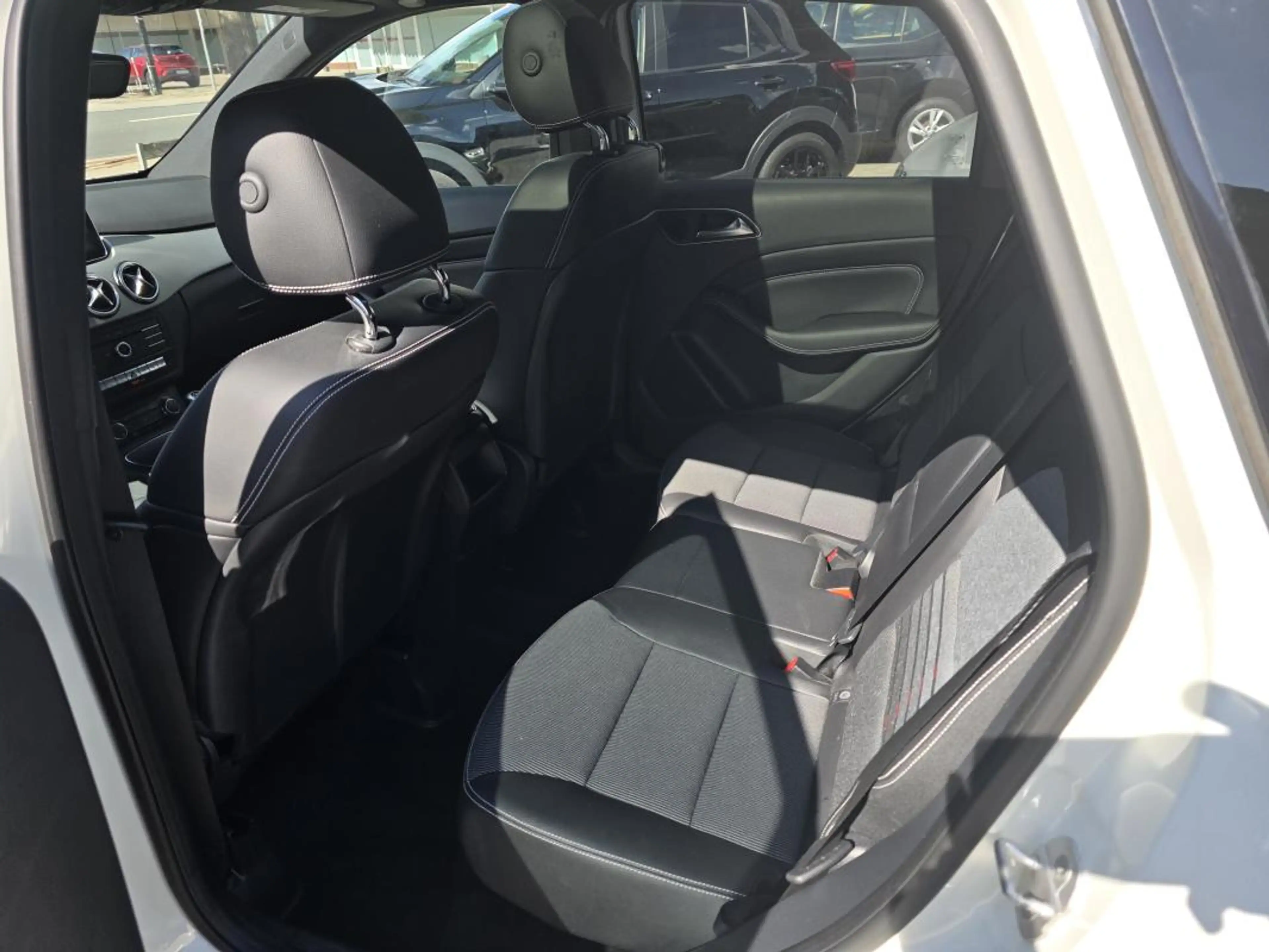Mercedes-Benz B 180 (246.242) — photo 13