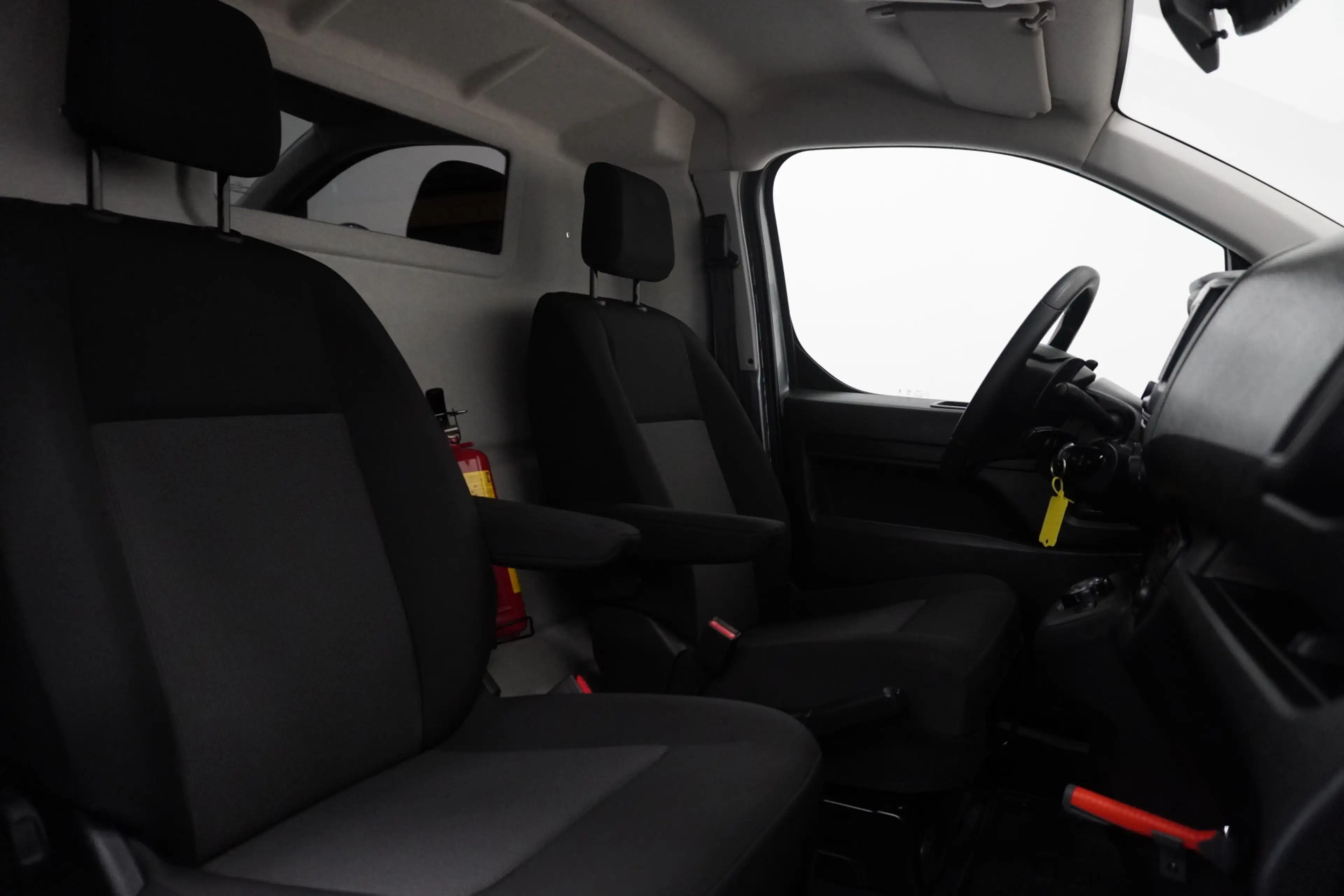 Peugeot Expert 2.0 BlueHDI 180PK Automaat L2 EURO 6 - Airco - Nav — photo 6
