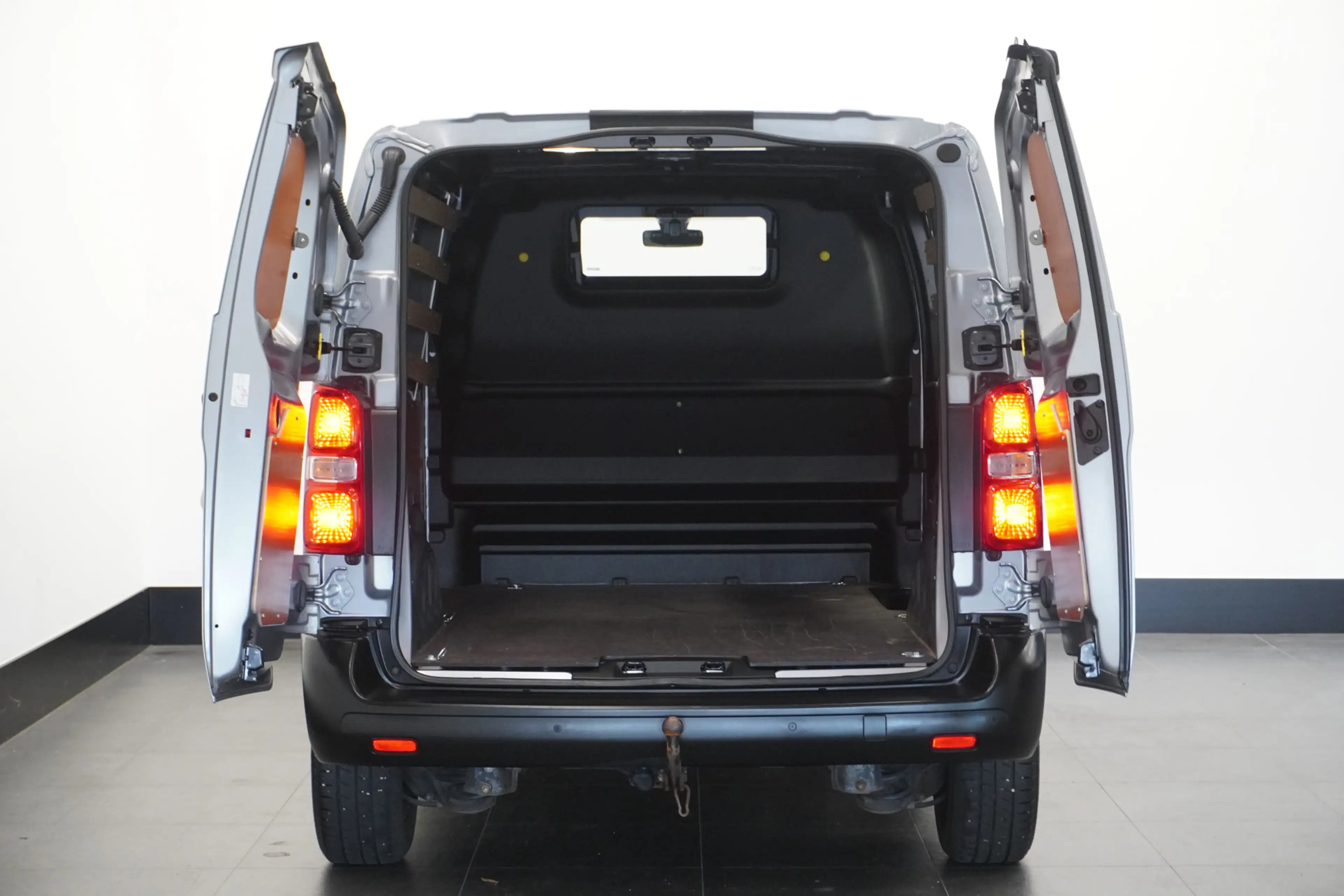 Peugeot Expert 2.0 BlueHDI 180PK Automaat L2 EURO 6 - Airco - Nav — photo 9