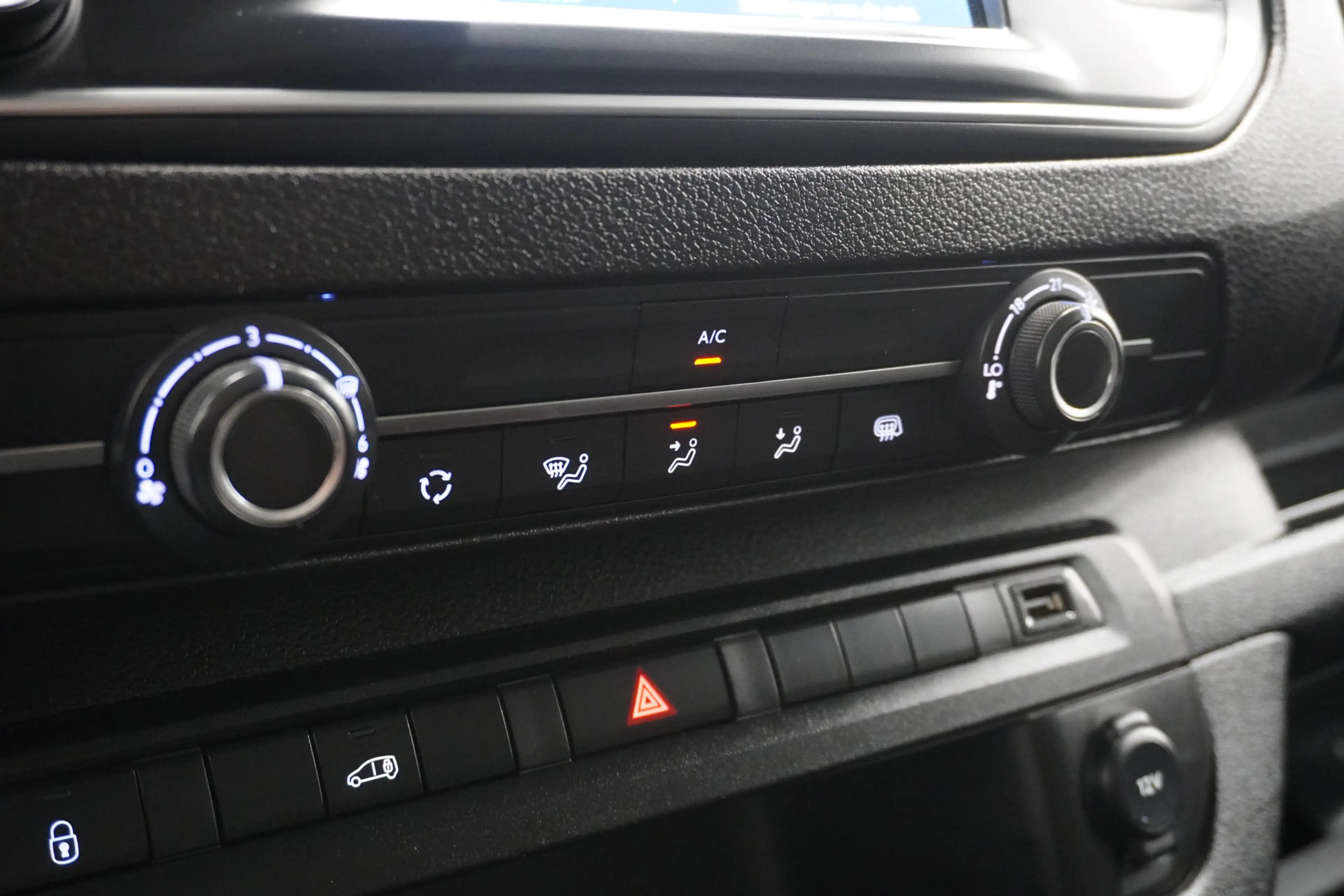 Peugeot Expert 2.0 BlueHDI 180PK Automaat L2 EURO 6 - Airco - Nav — photo 14