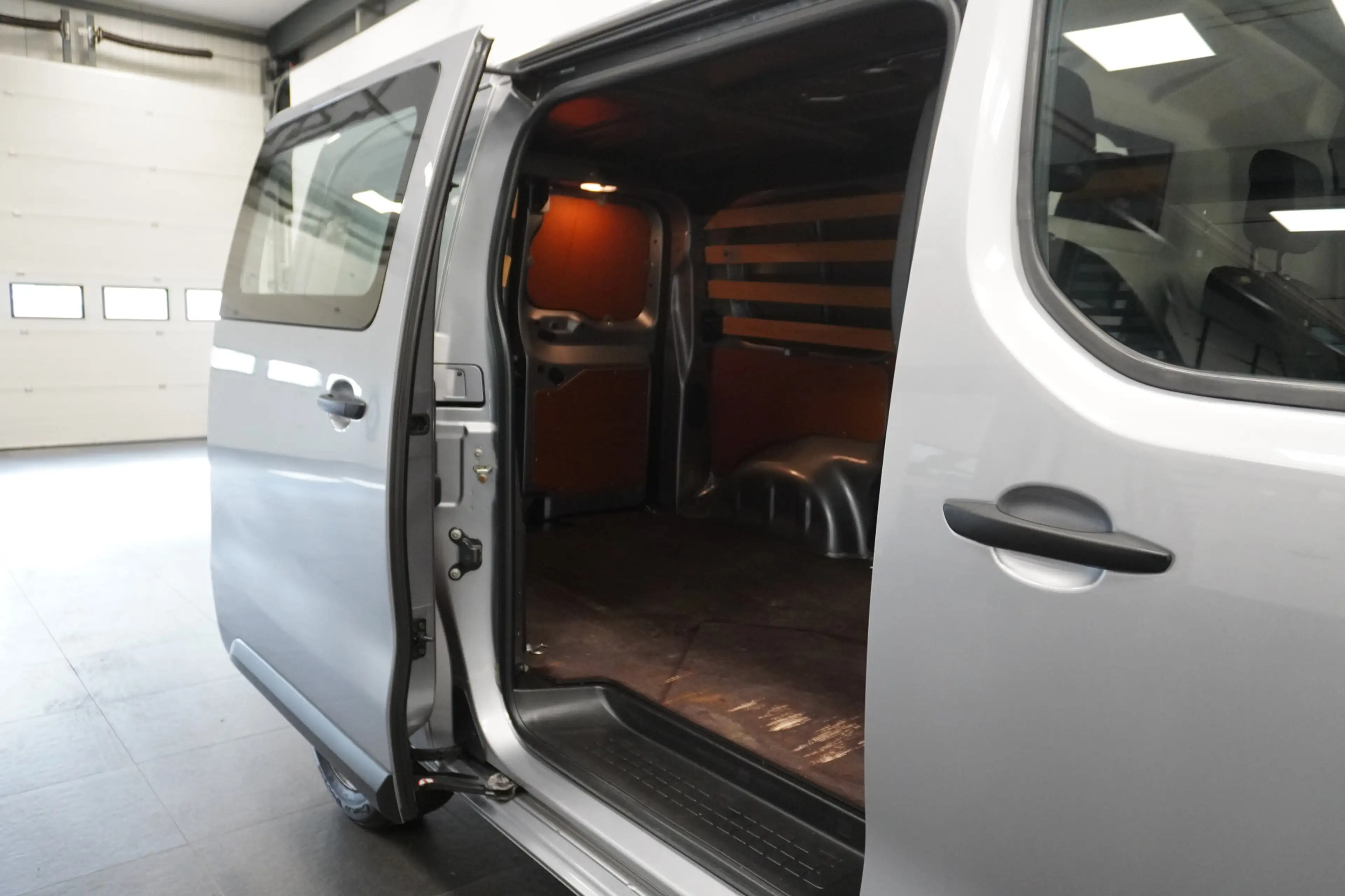 Peugeot Expert 2.0 BlueHDI 180PK Automaat L2 EURO 6 - Airco - Nav — photo 13