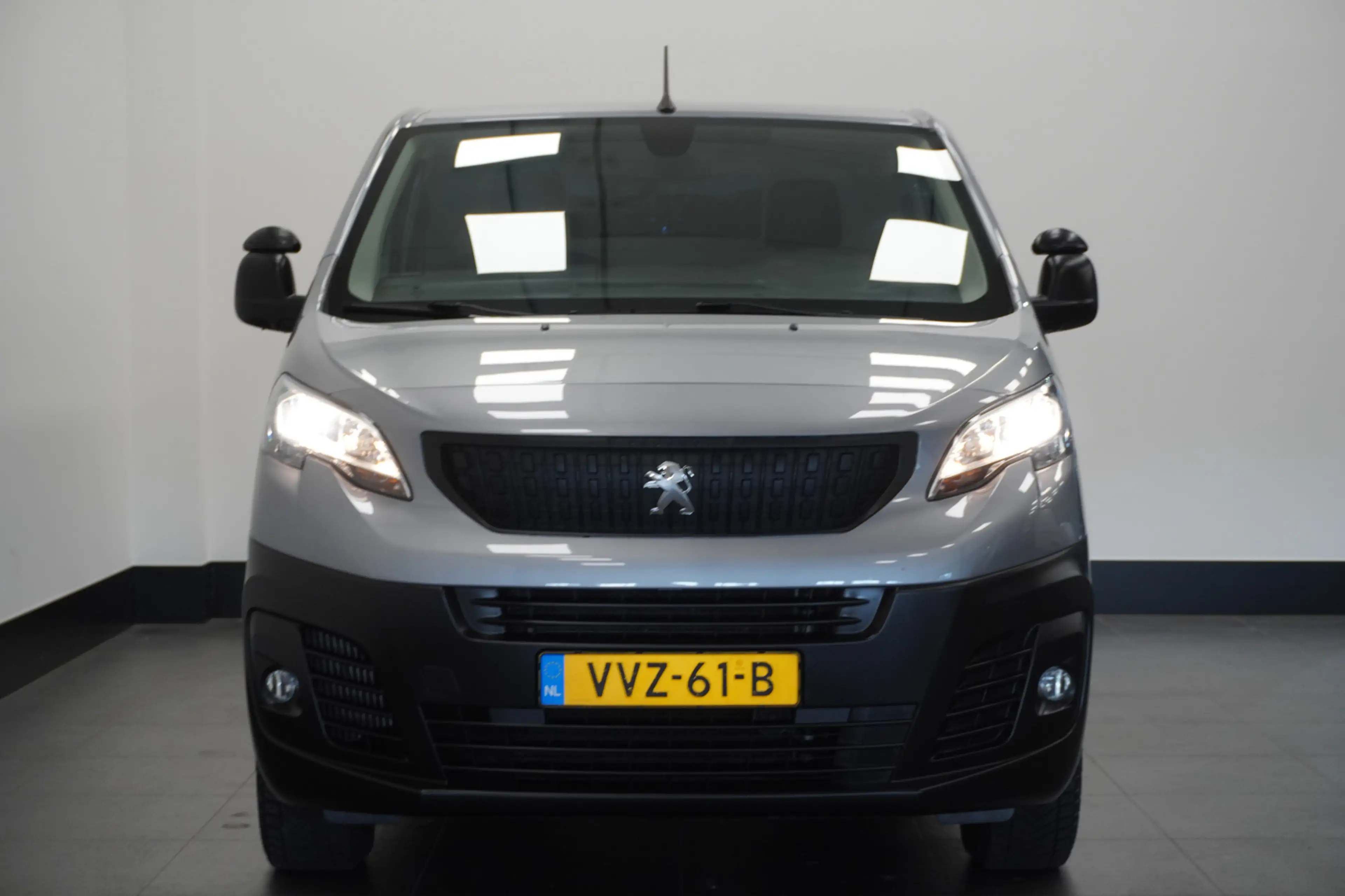 Peugeot Expert 2.0 BlueHDI 180PK Automaat L2 EURO 6 - Airco - Nav — photo 7