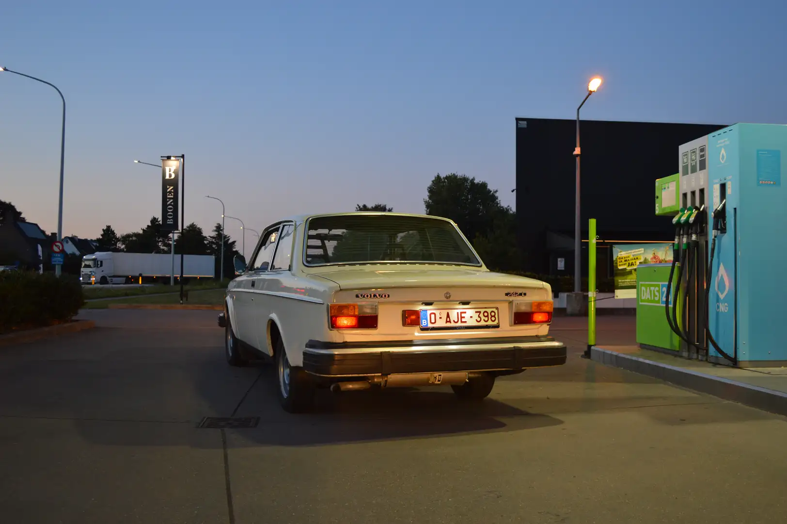 Volvo 240 242L Bílá - 2