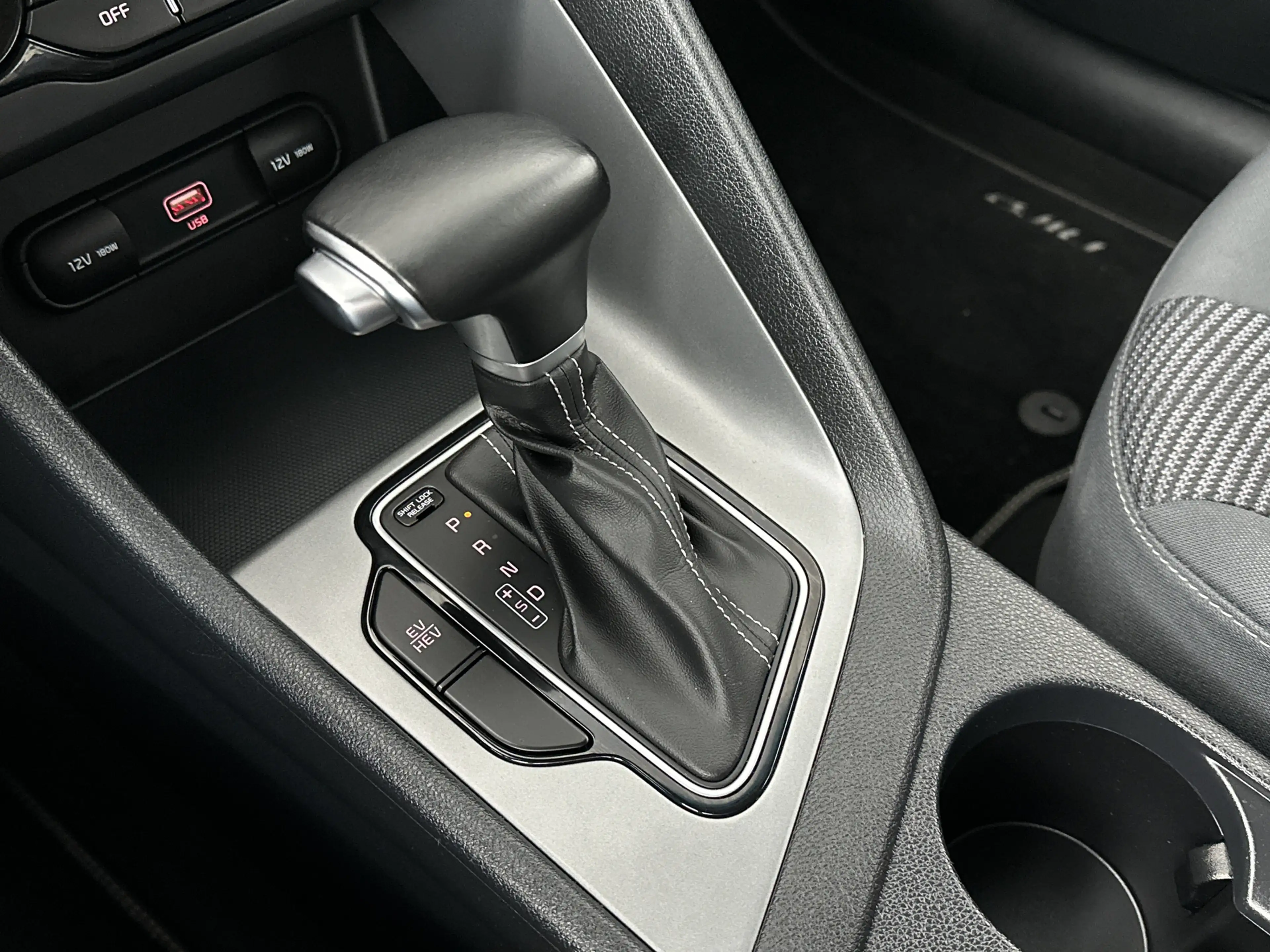 Kia Niro 1.6 GDi PHEV DynamicLine — photo 9