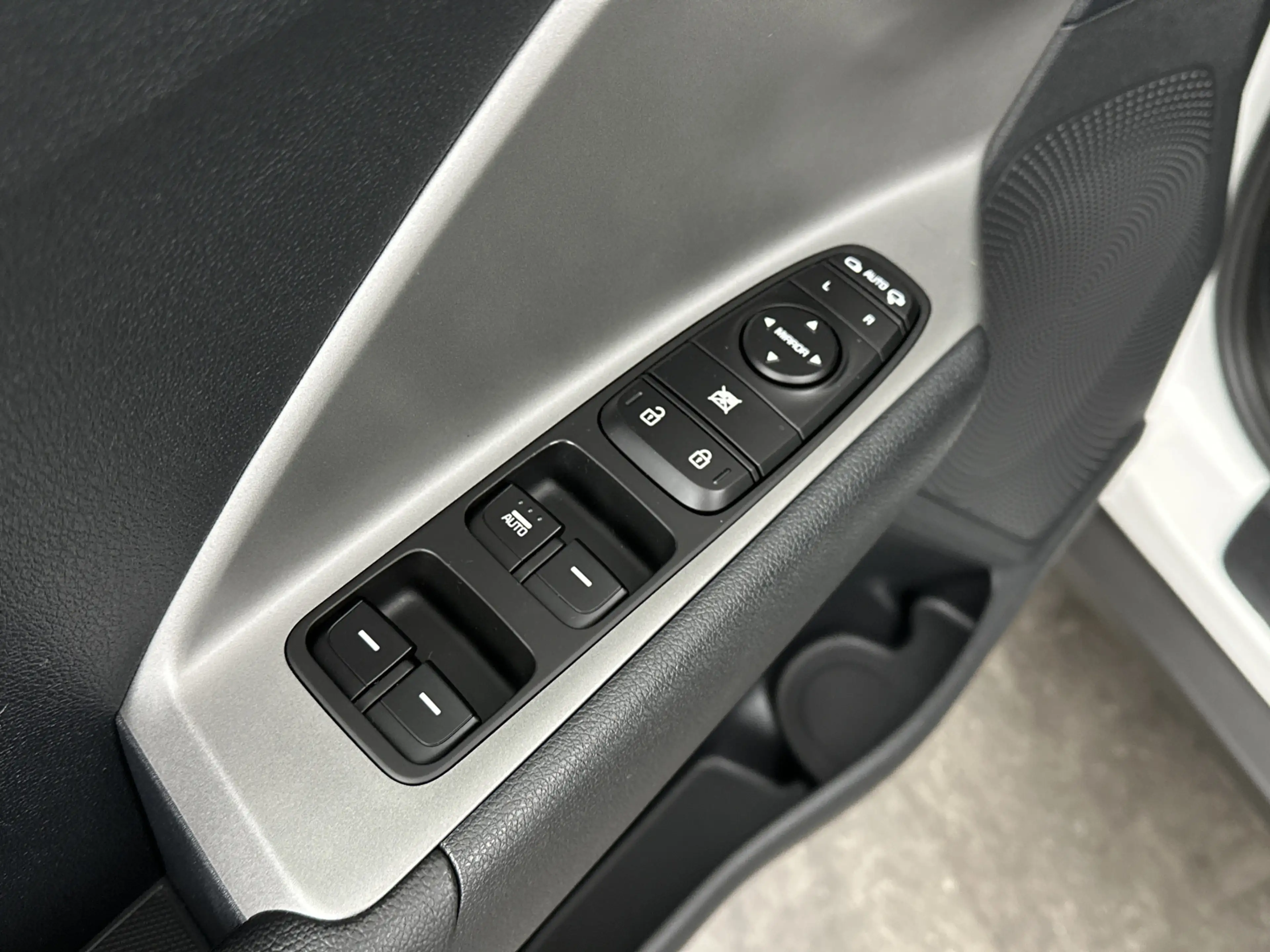 Kia Niro 1.6 GDi PHEV DynamicLine — photo 11