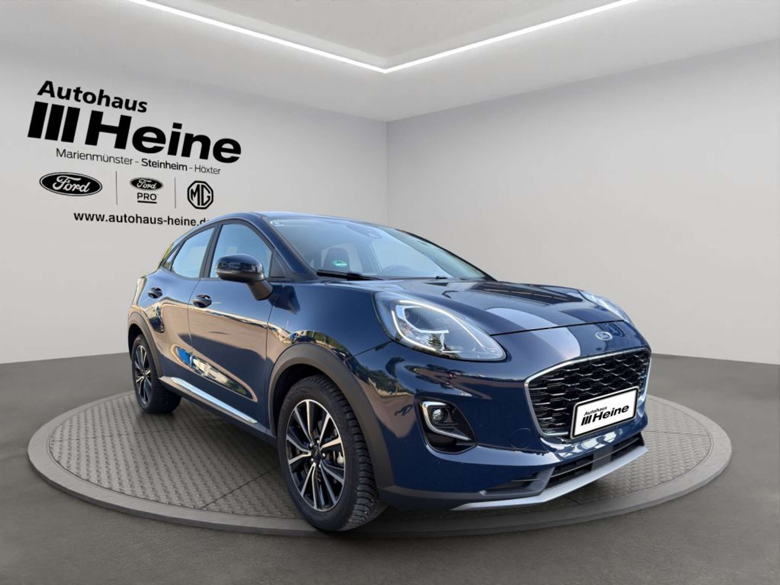 Fahrzeugabbildung Ford Puma 1.0 EcoBoost Hybrid TITANIUM - mit KI generiert/bearbeitet