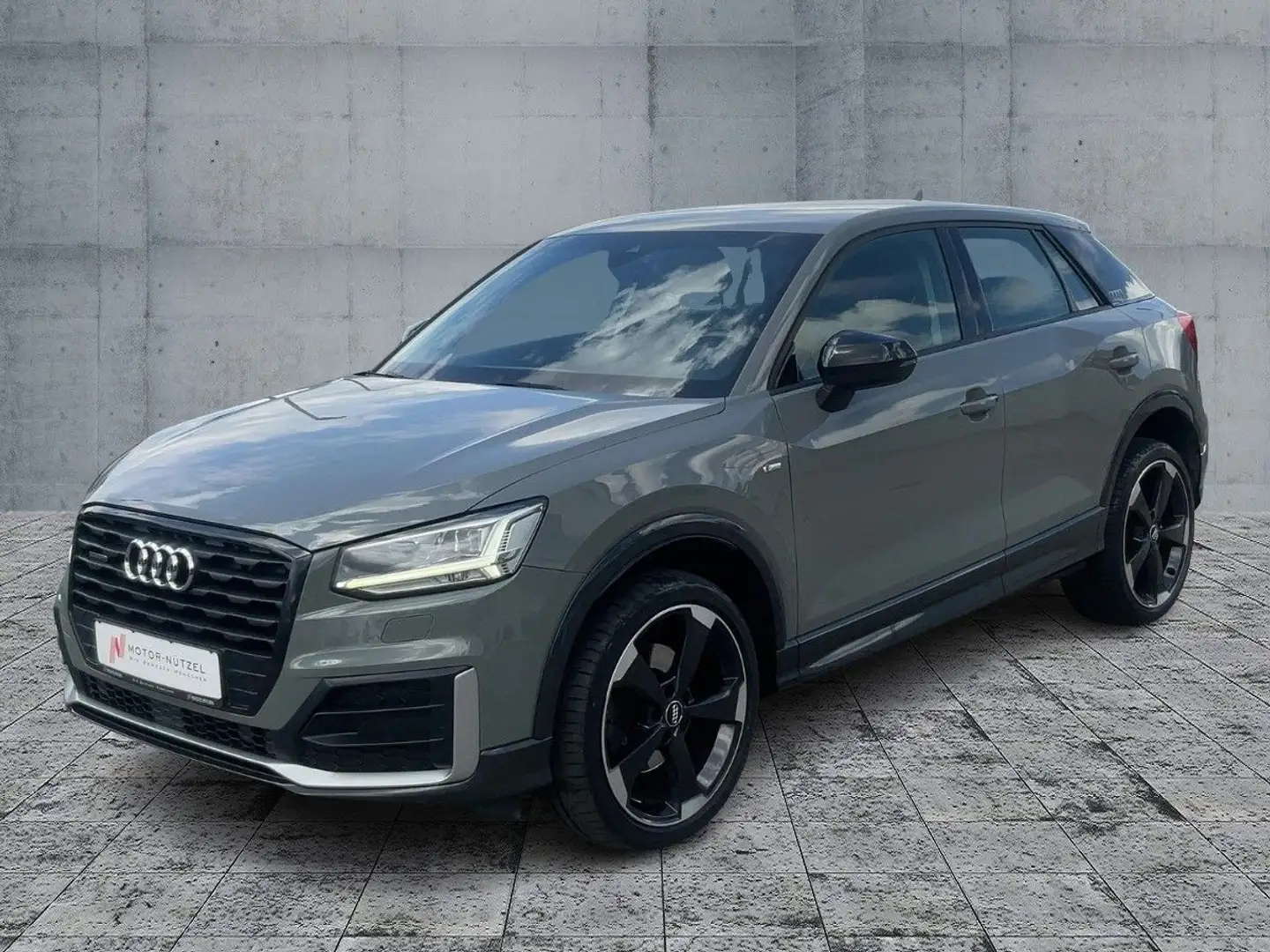 Audi Q2 2.0TFSI QU DESIGN LED+NAV+ACC+SHZ+DAB+PDC+SRA Grau - 2