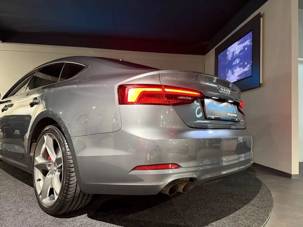 Audi A5 quattro / ASSISTENZ PAKET / MATRIX LED / Leder Bild 10