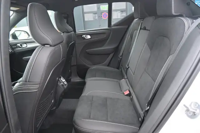 Volvo XC40 view 15