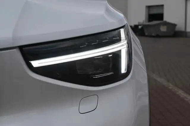 Volvo XC40 view 10
