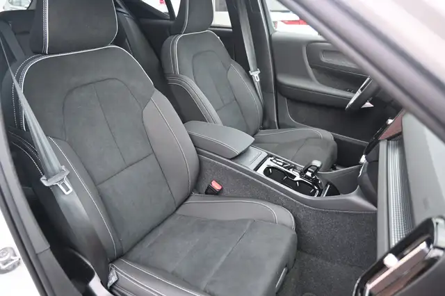 Volvo XC40 view 14
