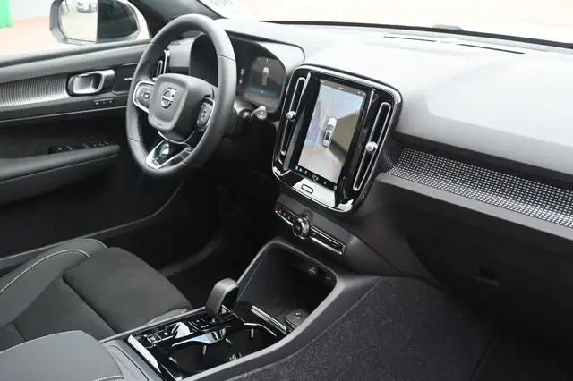 Volvo XC40 view 13