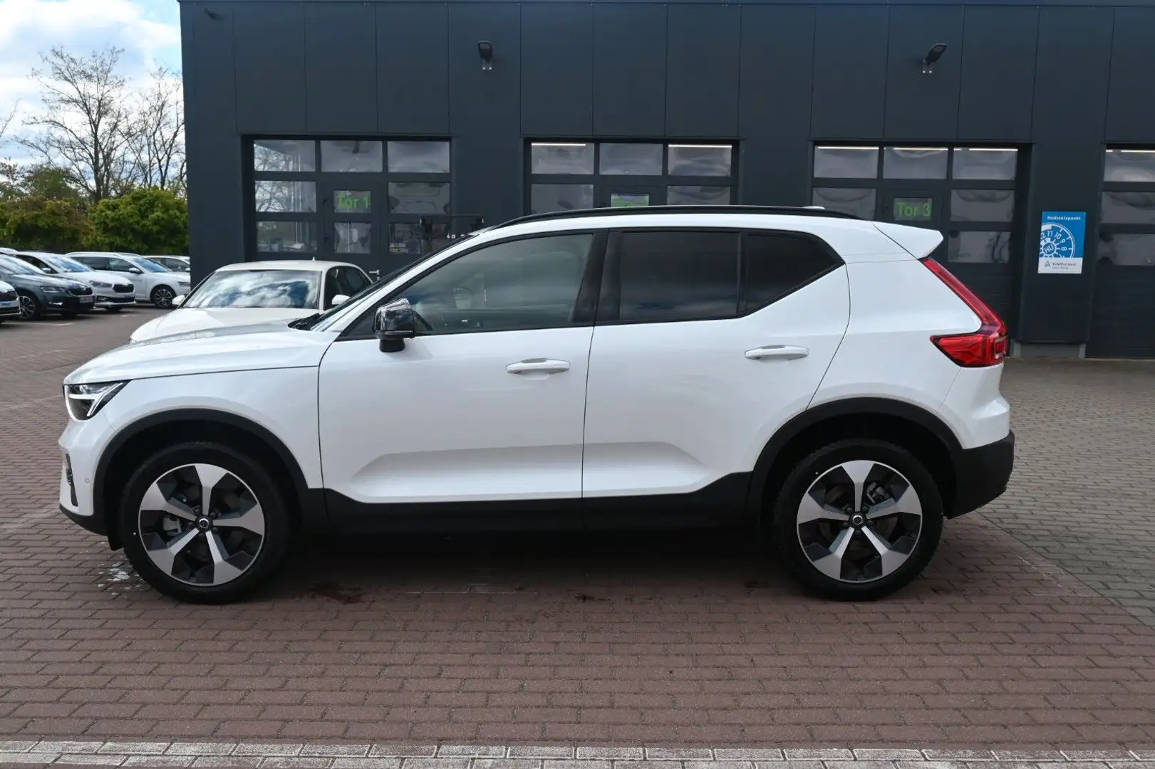 Volvo XC40 B4 DKG Ultra Dark*PANO*360°*ACC*AHK Weiß - 2