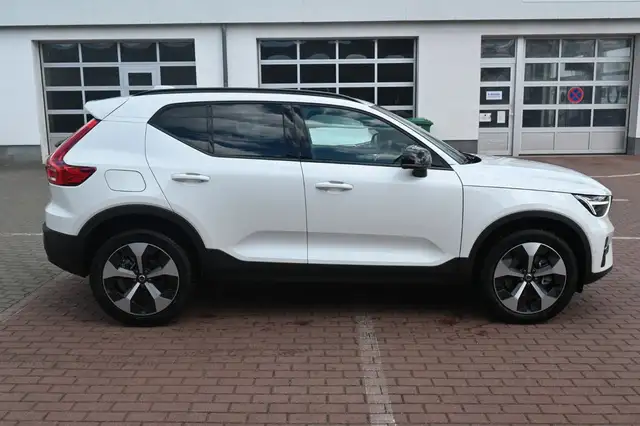 Volvo XC40 view 6