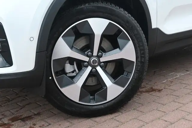 Volvo XC40 view 11