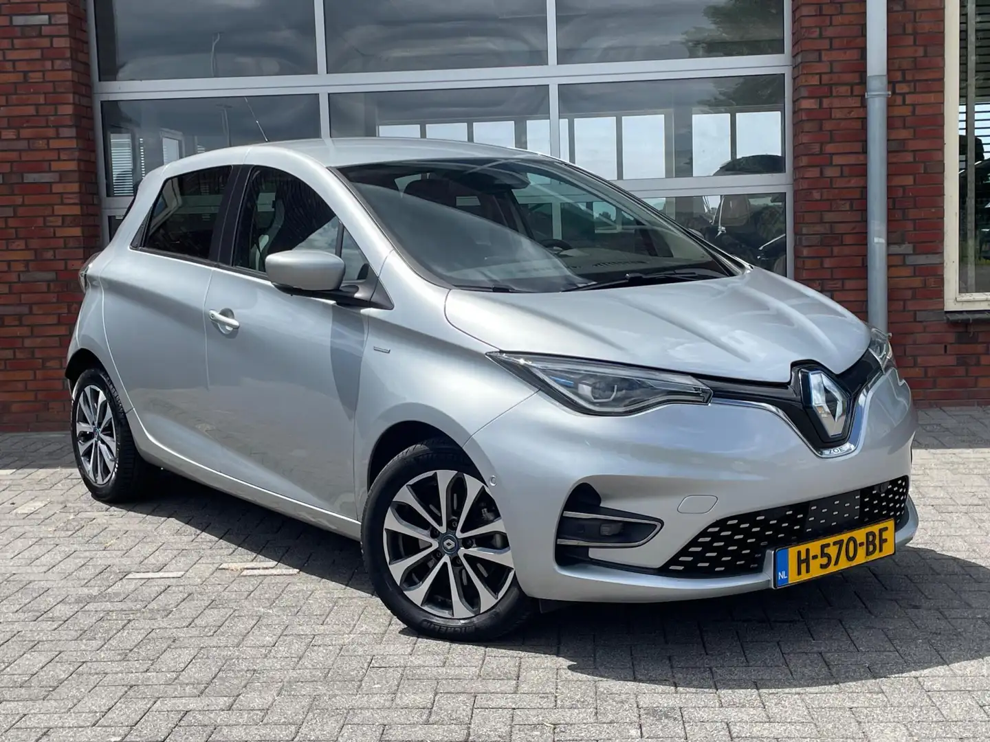 Renault ZOE R135 Edition One 52 kWh | KOOP ACCU | BOSE | Leder Grijs - 2