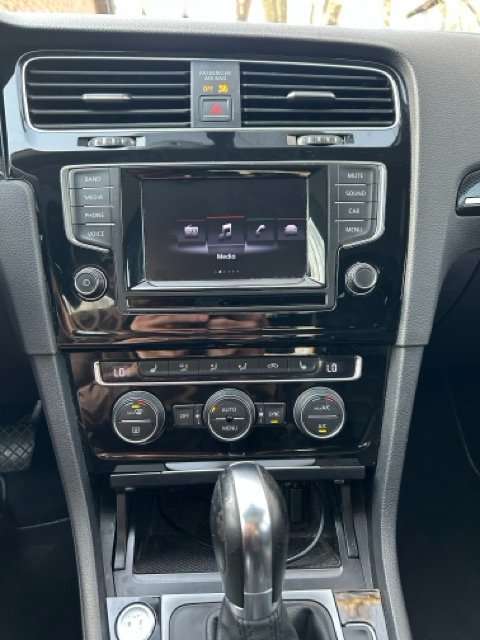 2015 Volkswagen Golf Highline thumb 6
