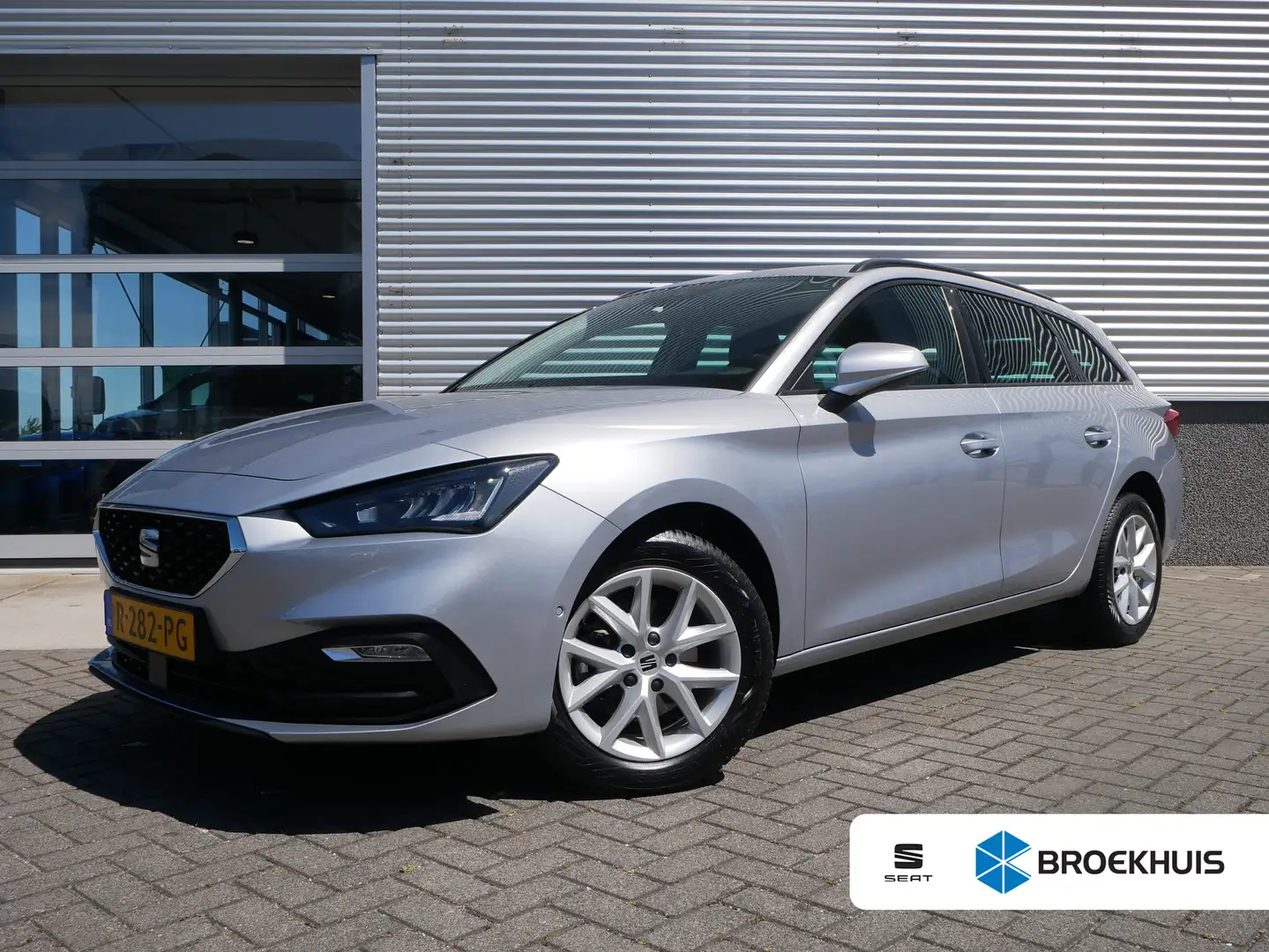 SEAT Leon Sportstourer 1.0 TSI Style Business Intense | Acht Grau - 1