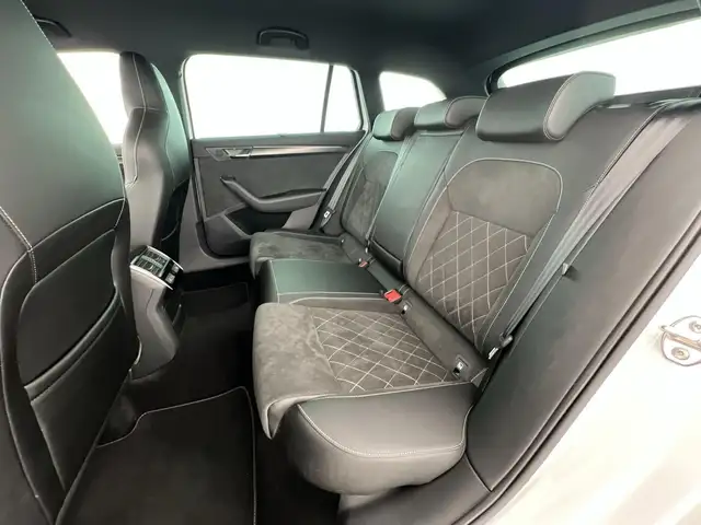 Skoda Superb view 8