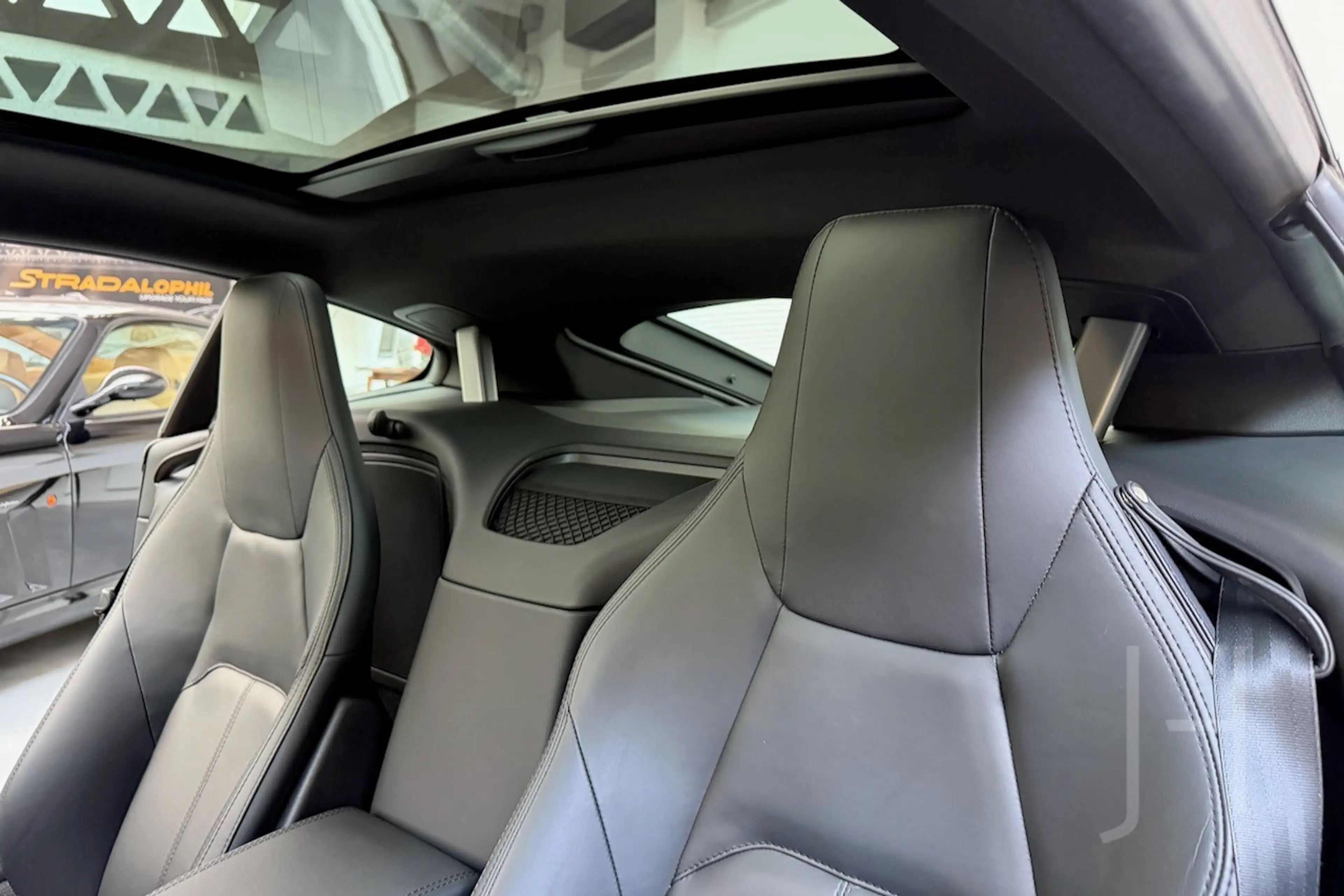 Jaguar F-Type P380 AWD Auto R-DYNAMIC Coupe — photo 4