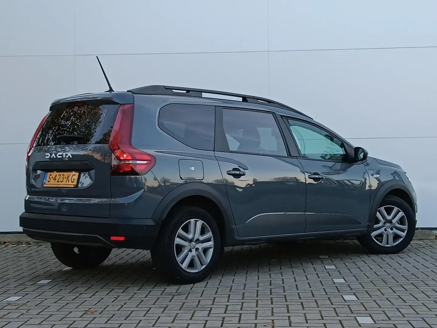 Dacia Jogger 1.0 TCe 110 Expression 7p. Navigatie / Parkeersens Grijs - 2