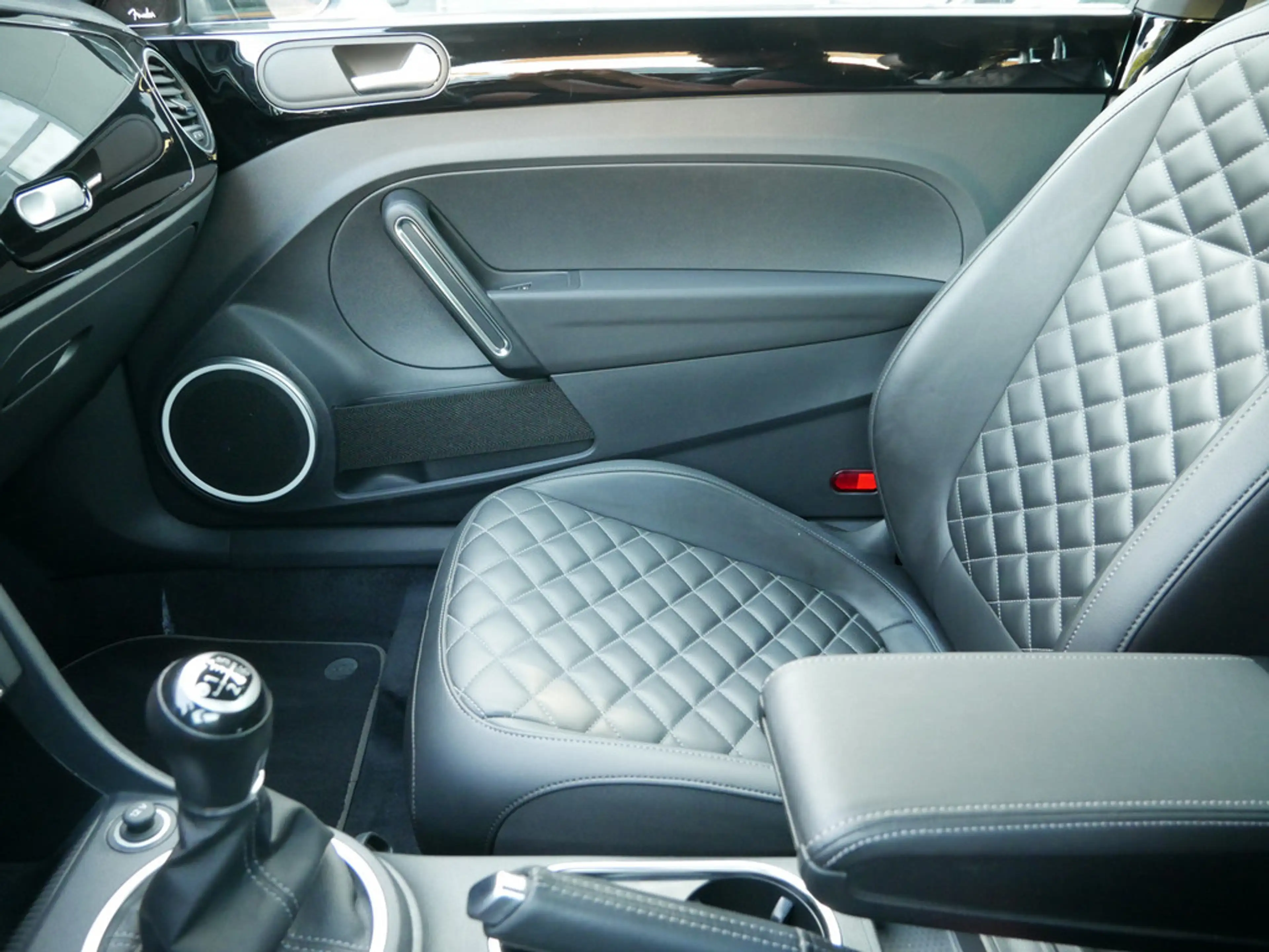 Volkswagen Beetle 2.0 TSI BMT Exclusive R-Line FENDER — photo 12