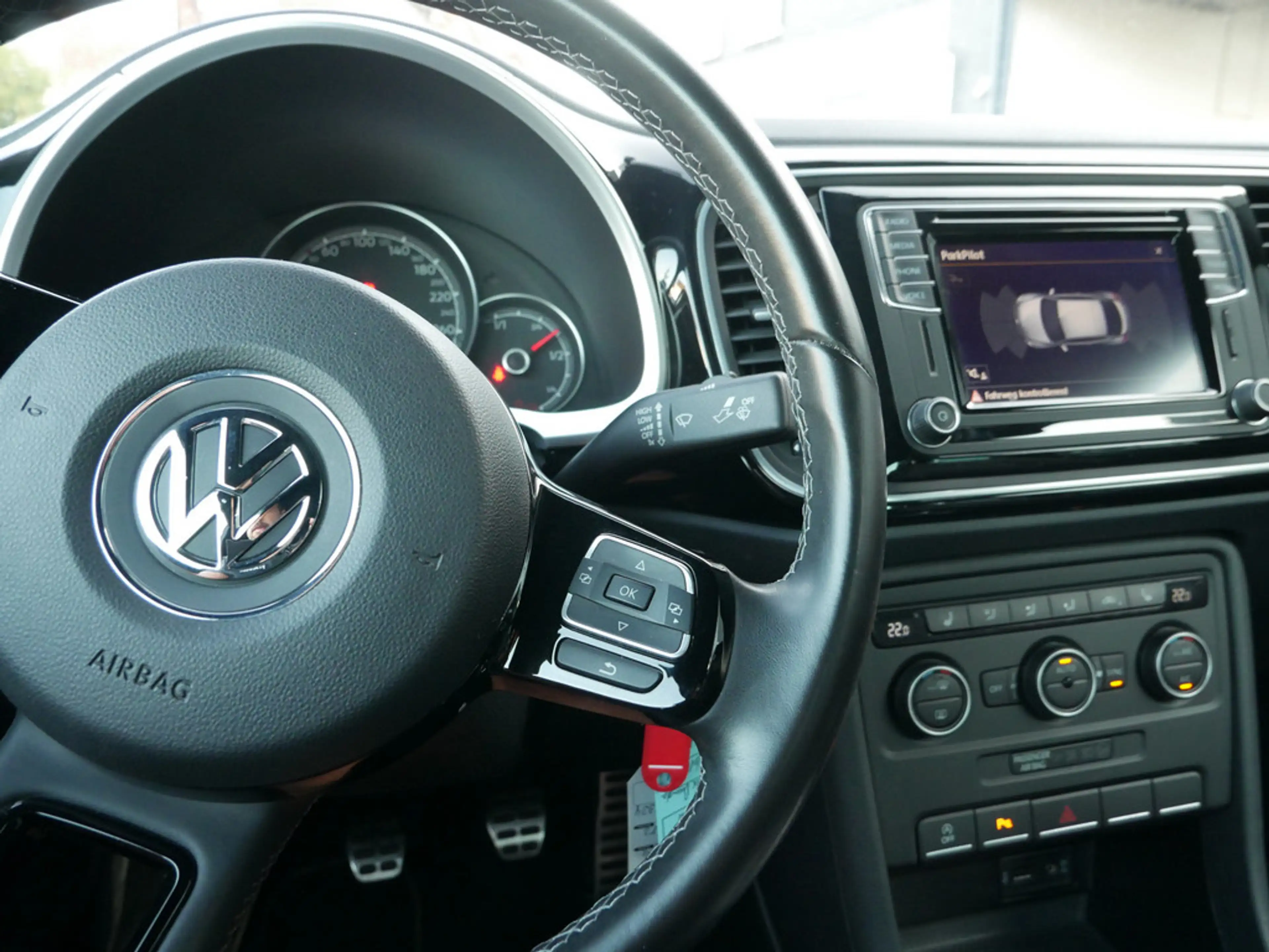 Volkswagen Beetle 2.0 TSI BMT Exclusive R-Line FENDER — photo 14
