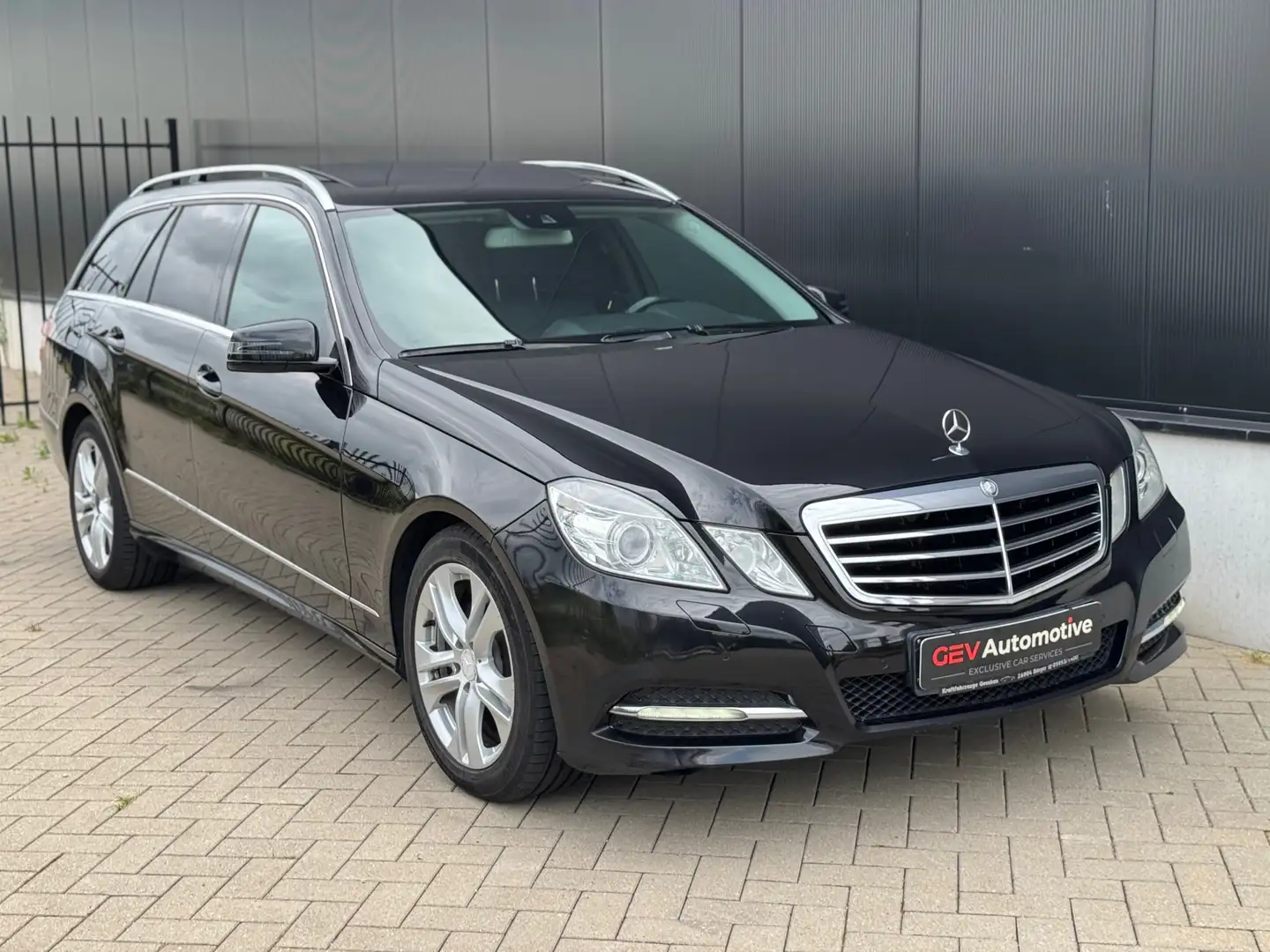 Mercedes-Benz E 220 Estate CDI Avantgarde Trekhaak Stoelverwarming DUI Zwart - 2
