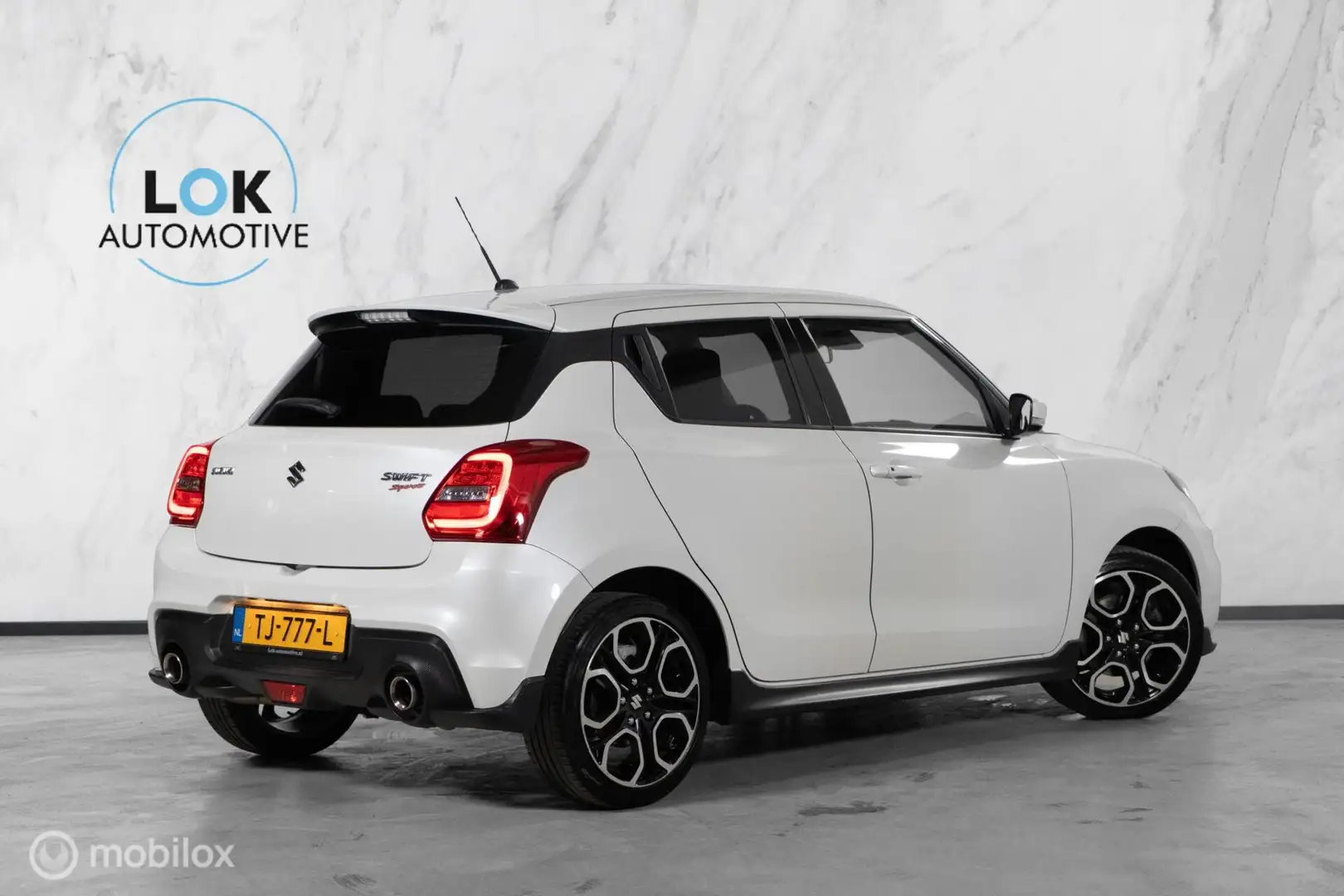Suzuki Swift 1.4 Sport LED|KEYLESS|CAMERA|NAVI|STOELVERWARMING Blanc - 2