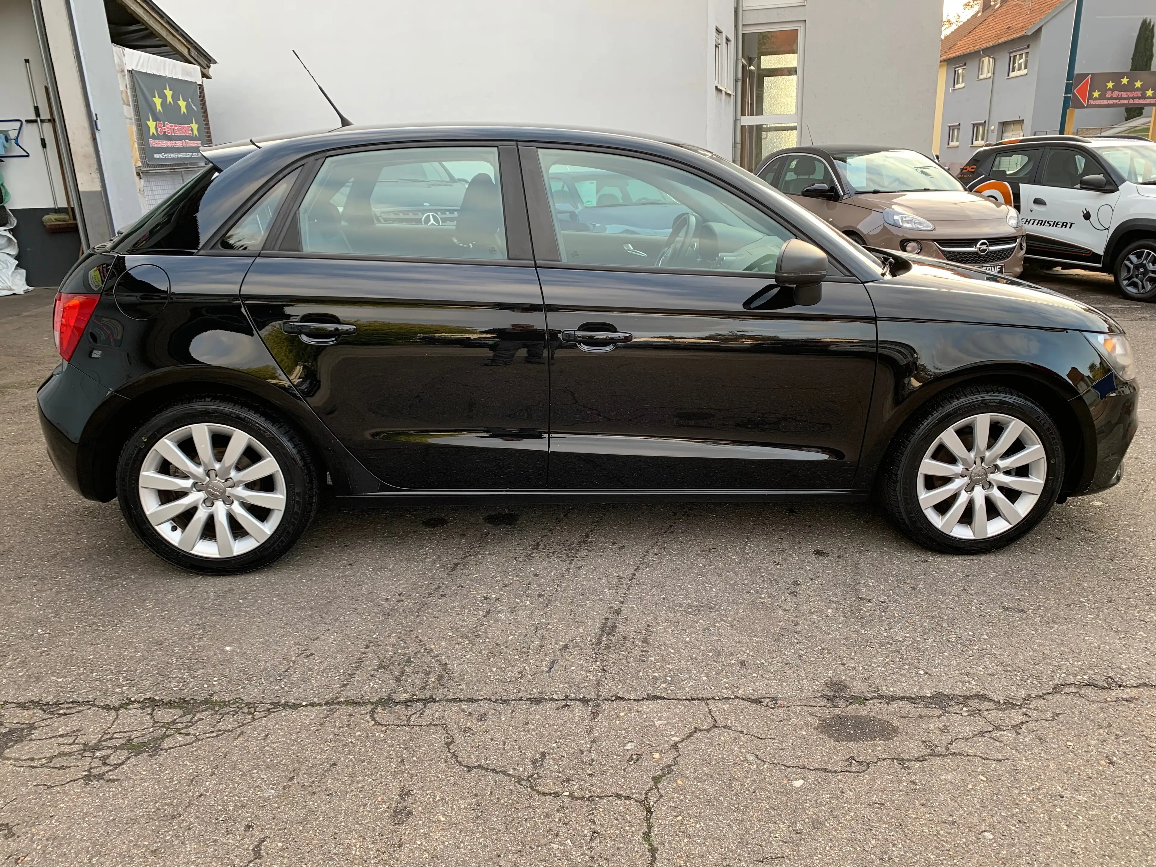 Audi A1 Attraction*Klima*Sitzheizung*Scheckheft*Start/Stop*Allwetterreifen NEU*Inspektion NEU — photo 7