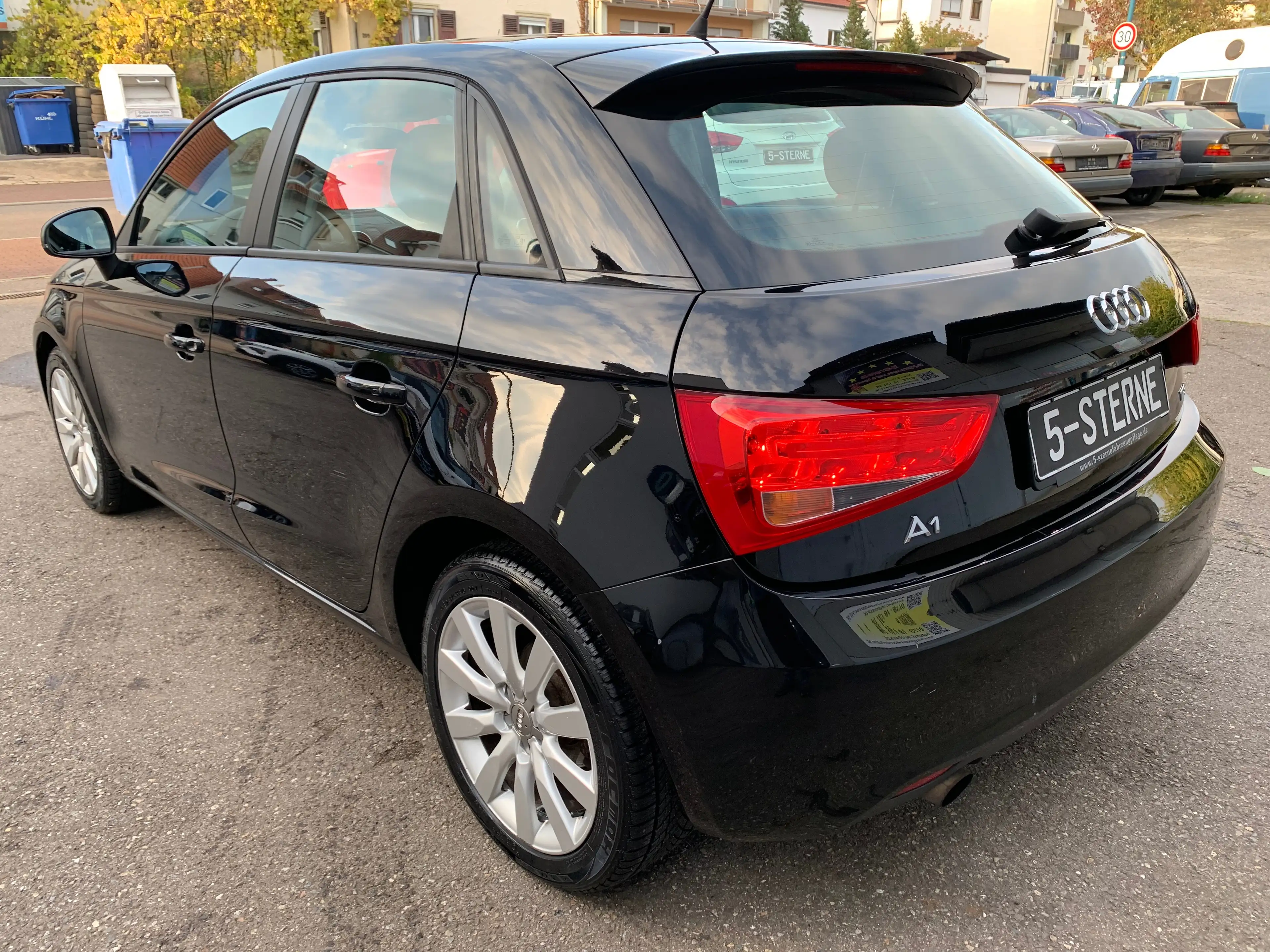 Audi A1 Attraction*Klima*Sitzheizung*Scheckheft*Start/Stop*Allwetterreifen NEU*Inspektion NEU — photo 4