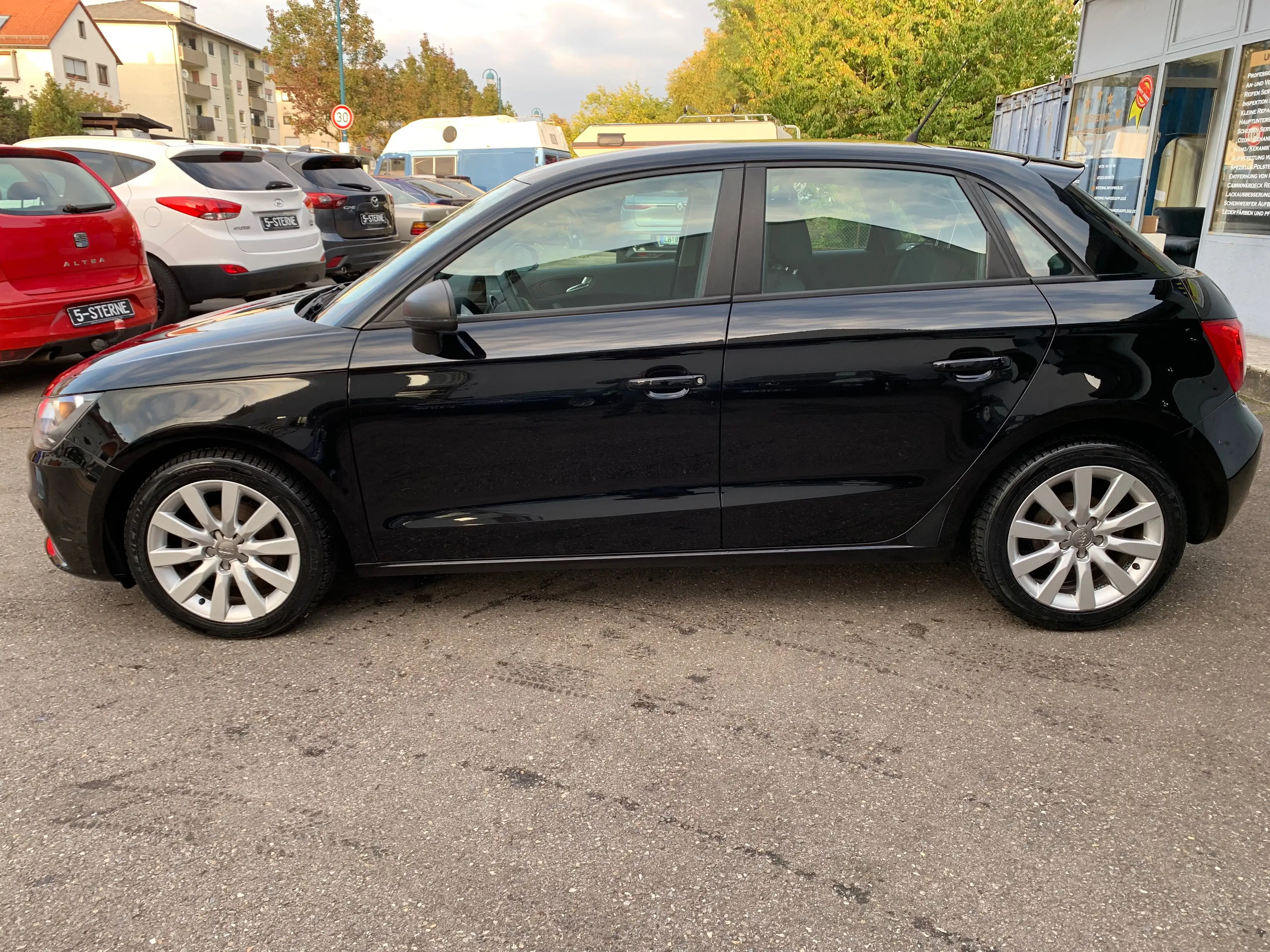 Audi A1 Attraction*Klima*Sitzheizung*Scheckheft*Start/Stop*Allwetterreifen NEU*Inspektion NEU — photo 3