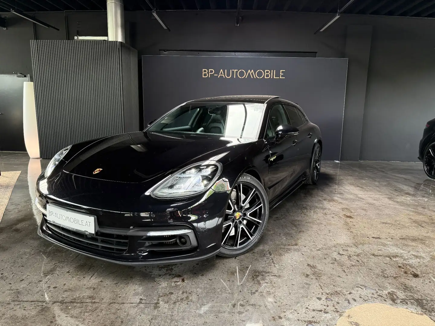 Porsche Panamera 4 Sport Turismo E-Hybrid Schwarz - 1