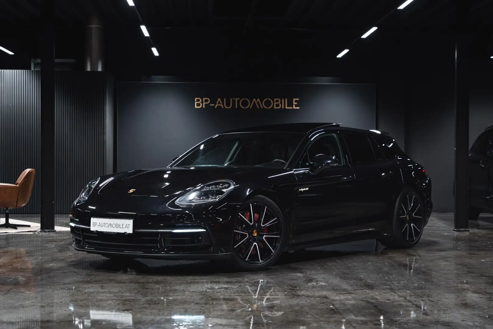 Porsche Panamera 4 Sport Turismo E-Hybrid Schwarz - 1