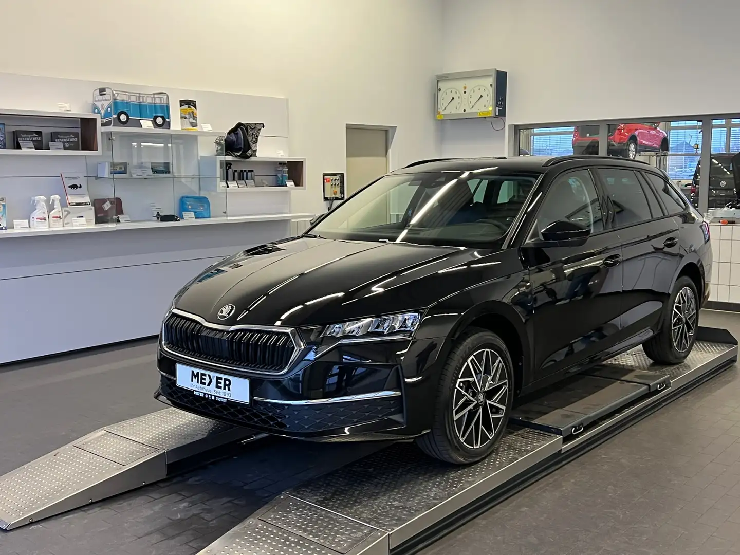 Skoda Octavia Combi TOUR 2.0 TDI DSG *AHK, Travel Assist, ACC* Black - 2