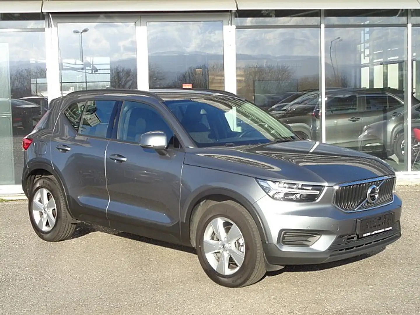 Volvo XC40 D3 Sensus Geartronic *Navi *LED Gris - 2