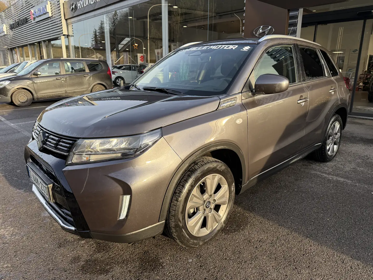 Suzuki Vitara Vitara 1.4 Turbo Boosterjet MHEV GL+ AT *DEMO* Grijs - 1