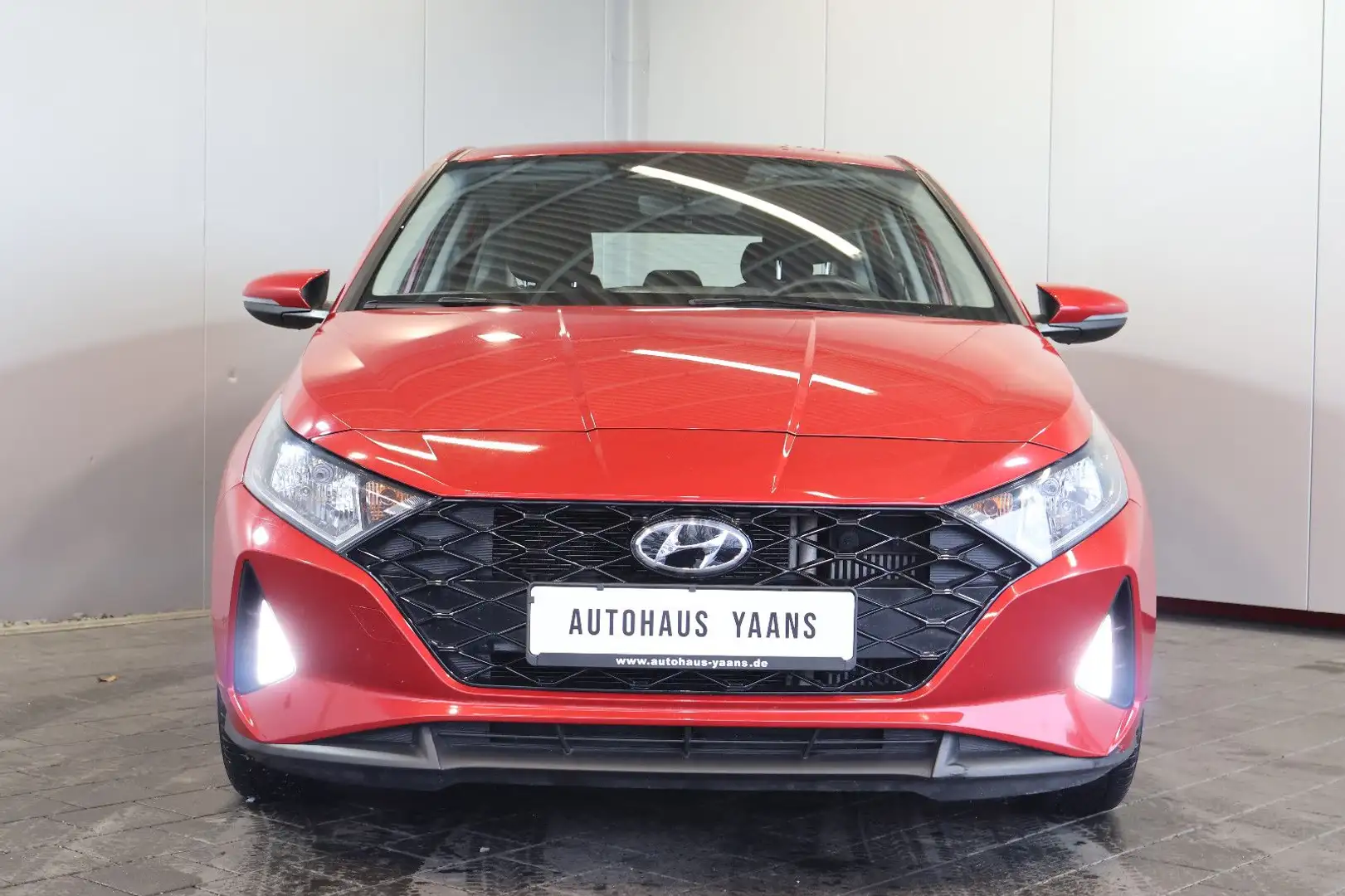 Hyundai i20 Trend DIGITAL+CARPLAY+LANE+KAM+ALU Rouge - 2