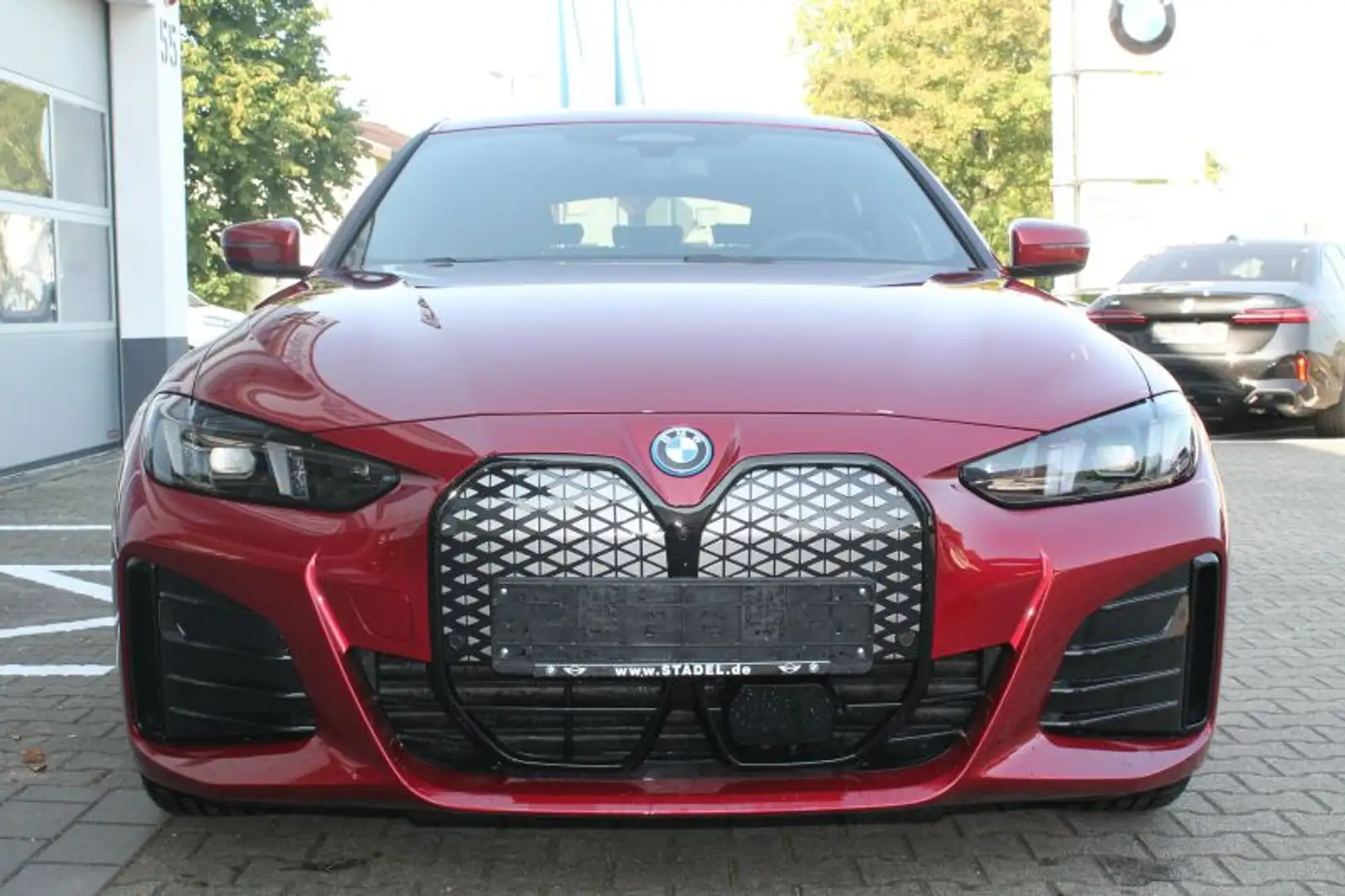 BMW i4 xDrive40 Lageraktion Rouge - 1