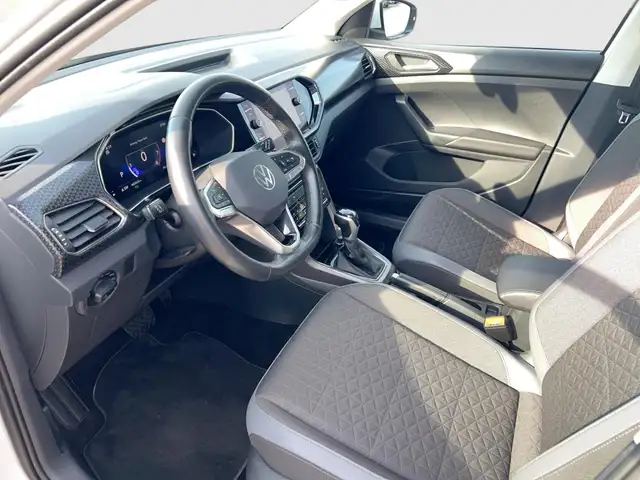 Volkswagen T-Cross view 9