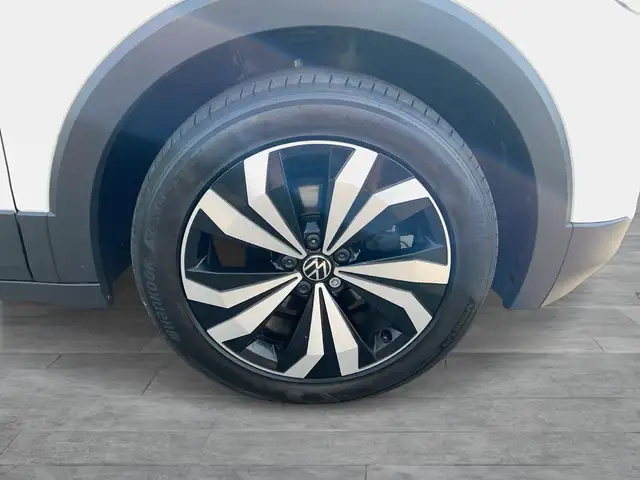 Volkswagen T-Cross view 7