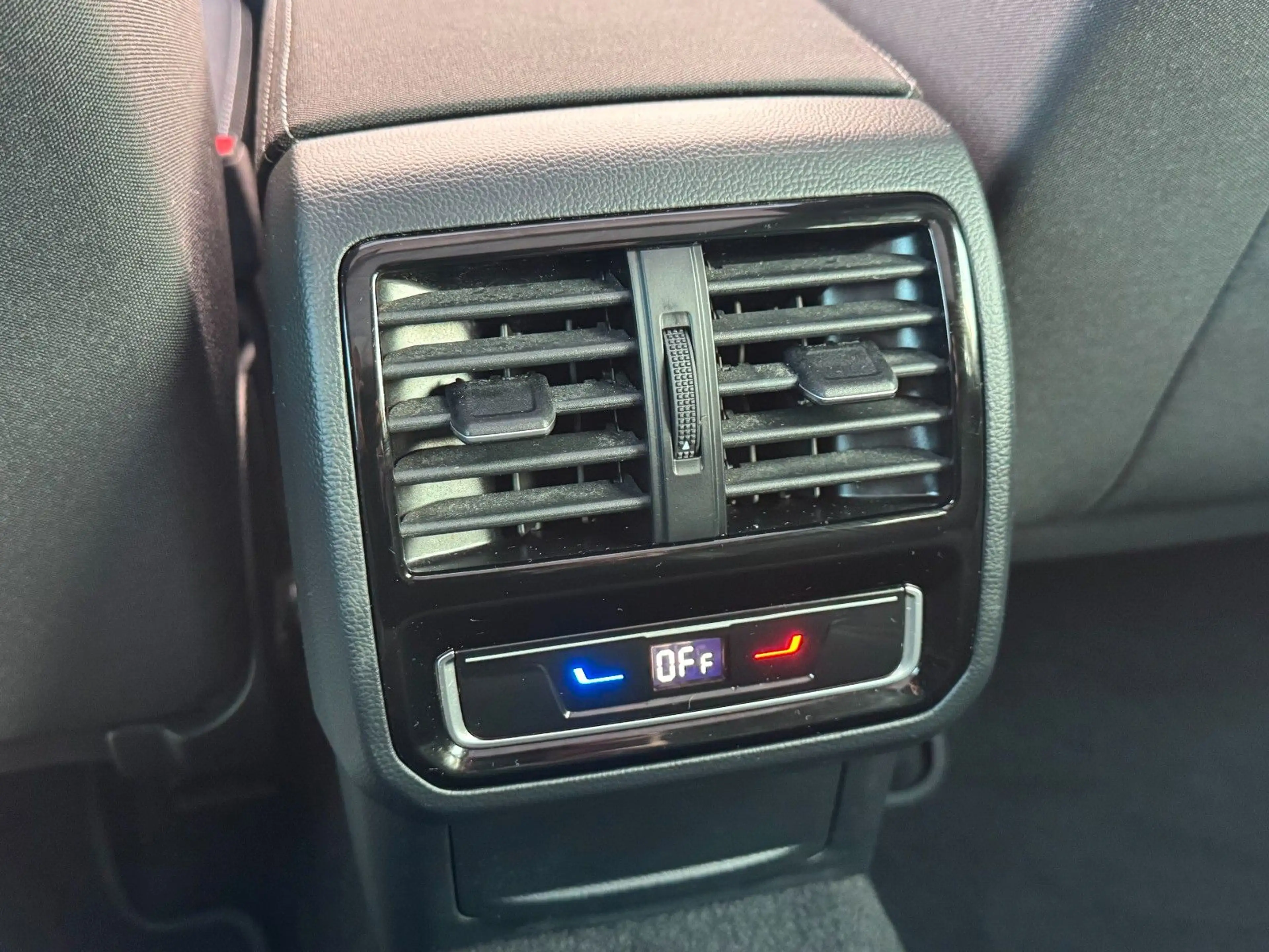 Volkswagen Passat Variant Passat Var. 2.0 TDI "Business" DSG LED ACC CAM — photo 13