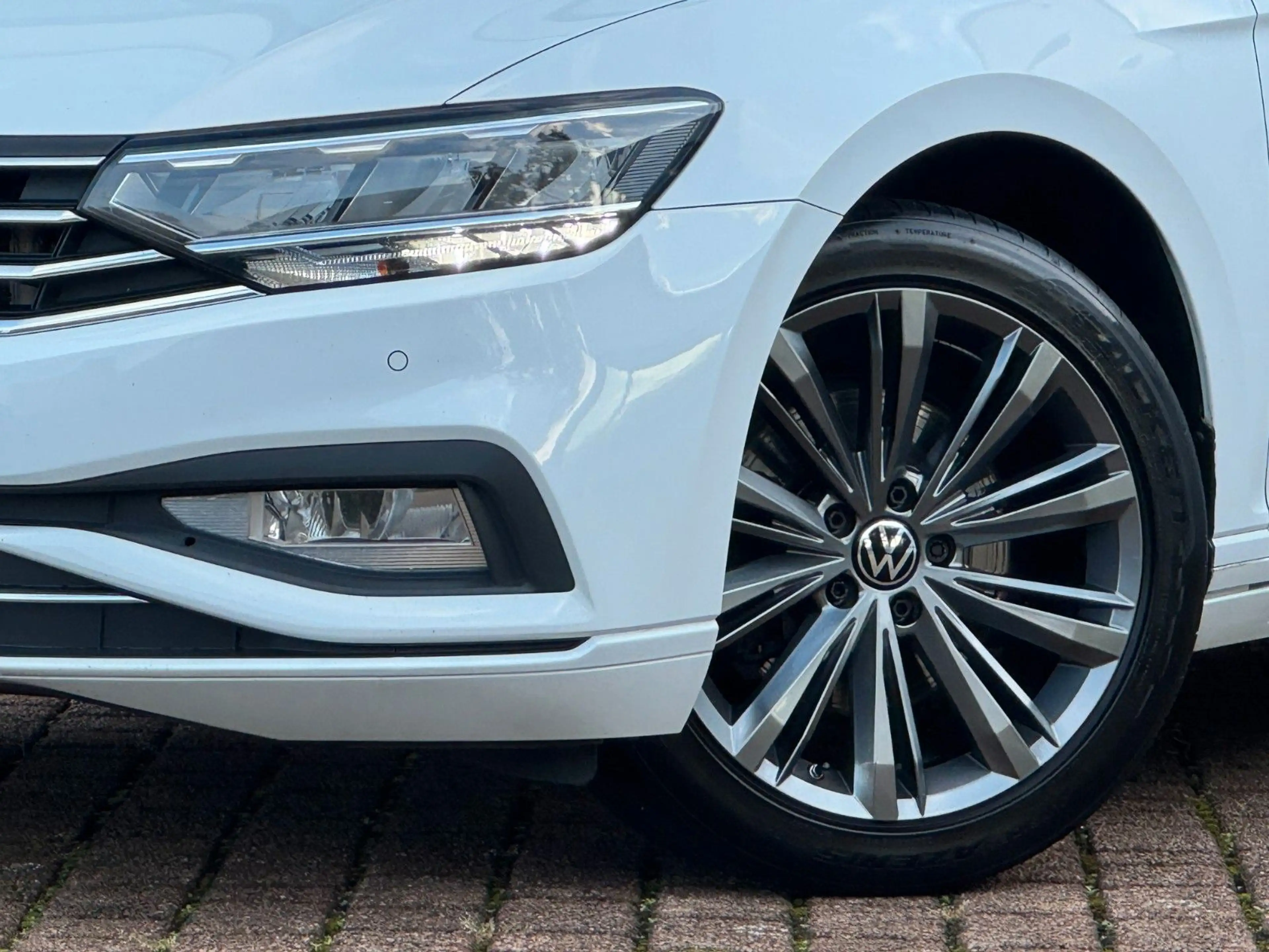 Volkswagen Passat Variant Passat Var. 2.0 TDI "Business" DSG LED ACC CAM — photo 3