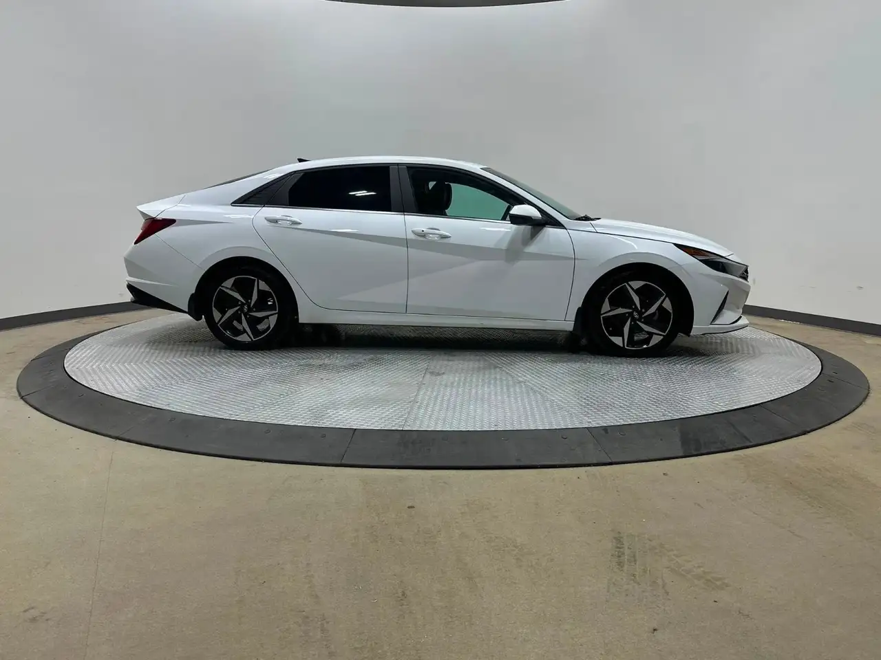 Hyundai ELANTRA снимка Hyundai ELANTRA