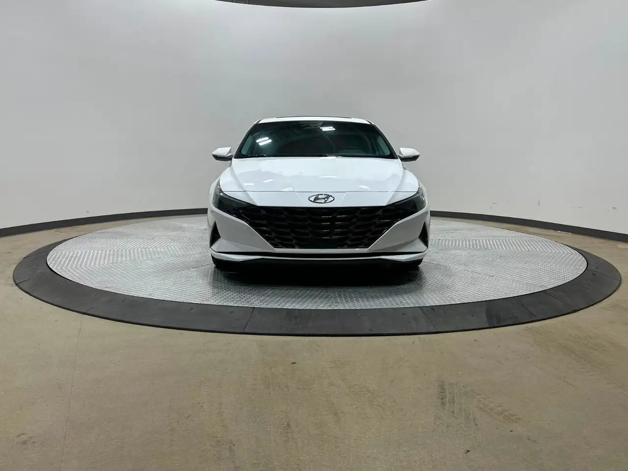 Hyundai ELANTRA снимка Hyundai ELANTRA