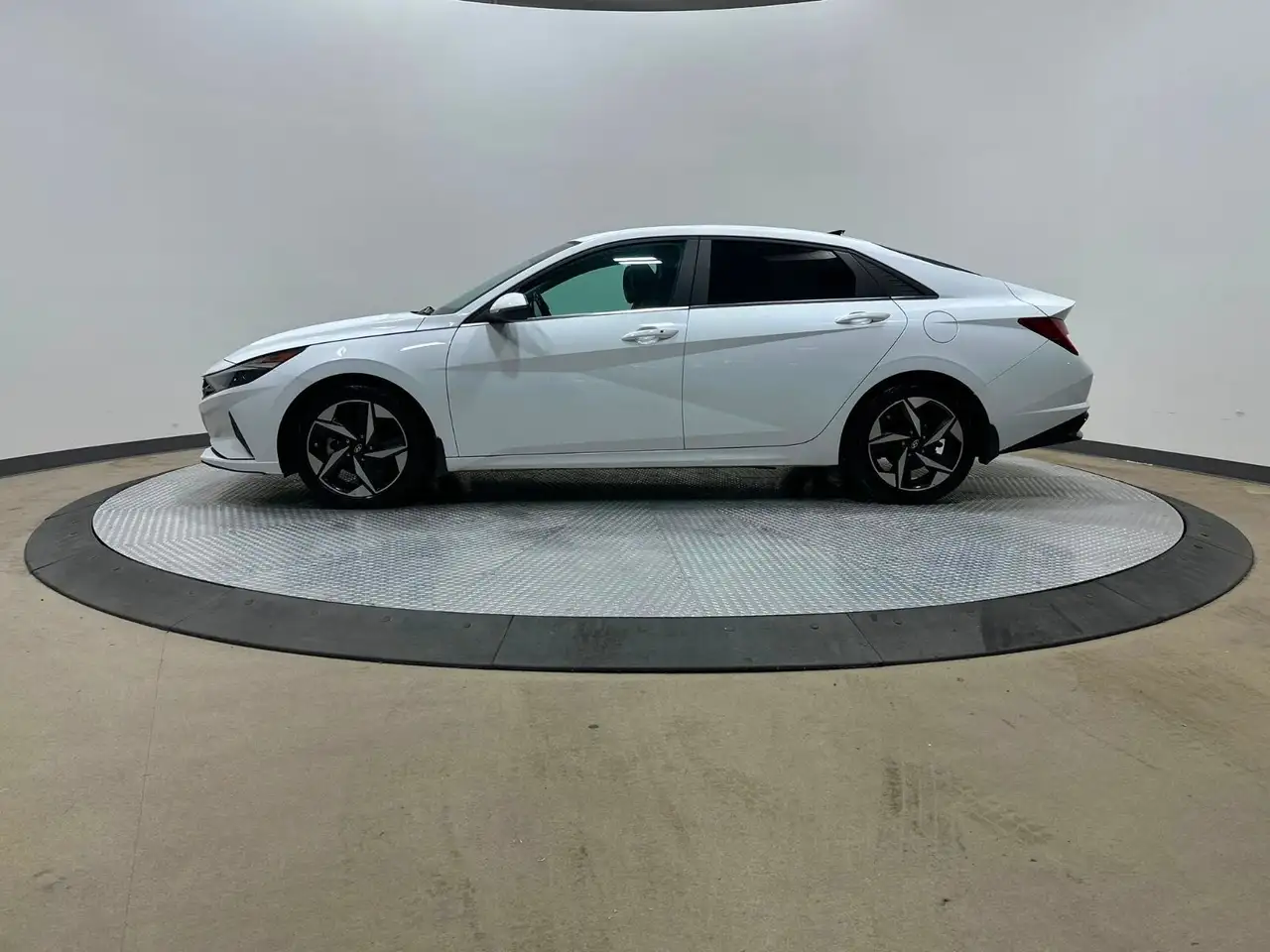 Hyundai ELANTRA снимка Hyundai ELANTRA