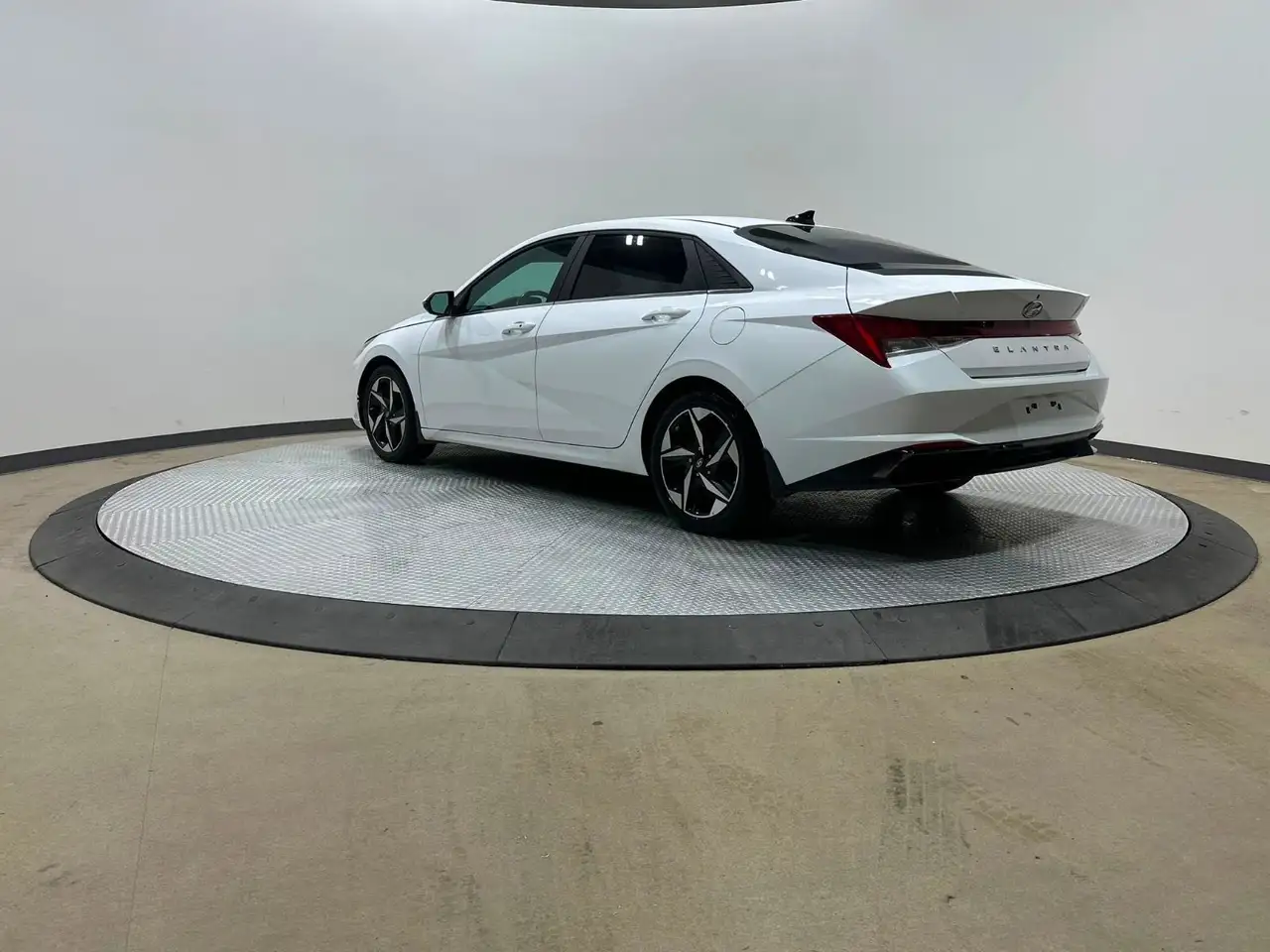 Hyundai ELANTRA снимка Hyundai ELANTRA