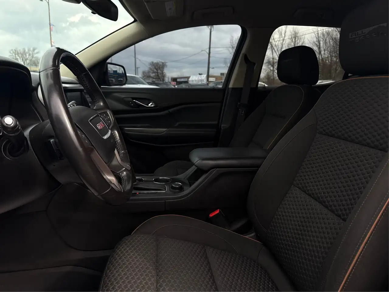 GMC Acadia снимка GMC Acadia