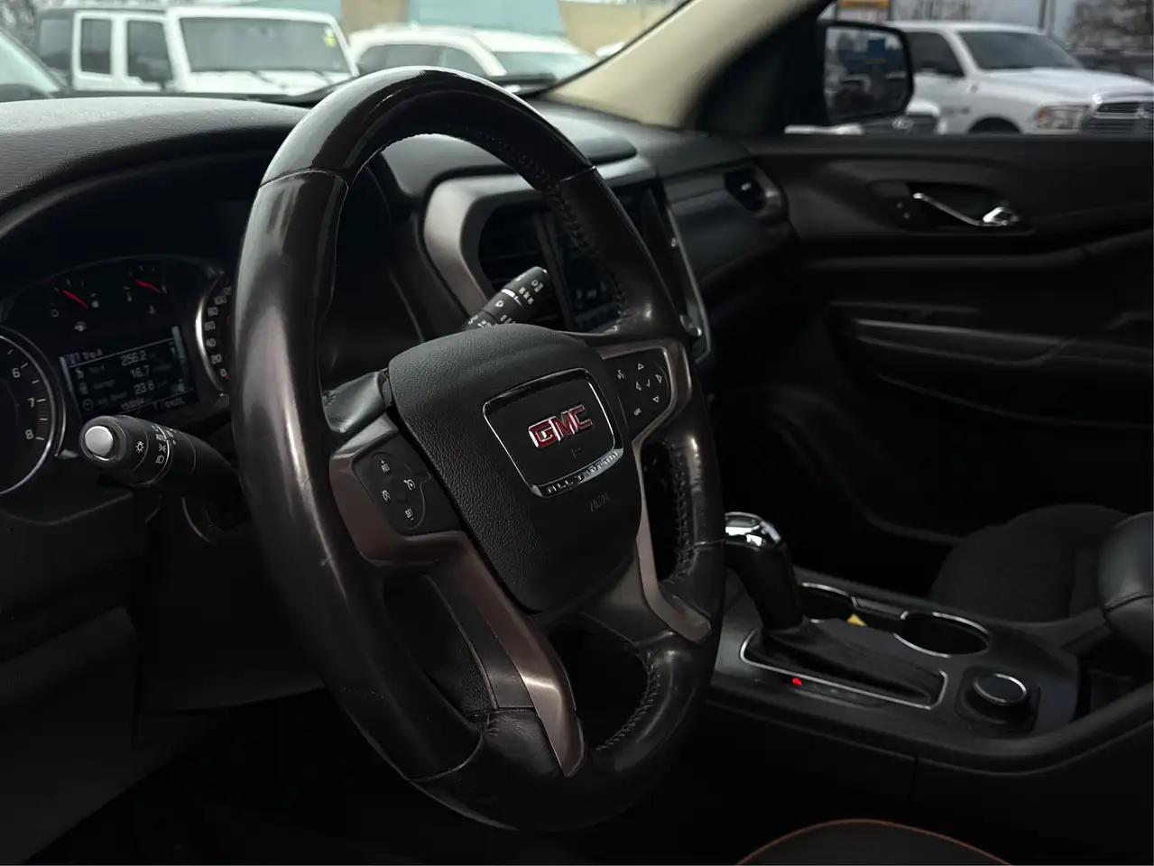 GMC Acadia снимка GMC Acadia
